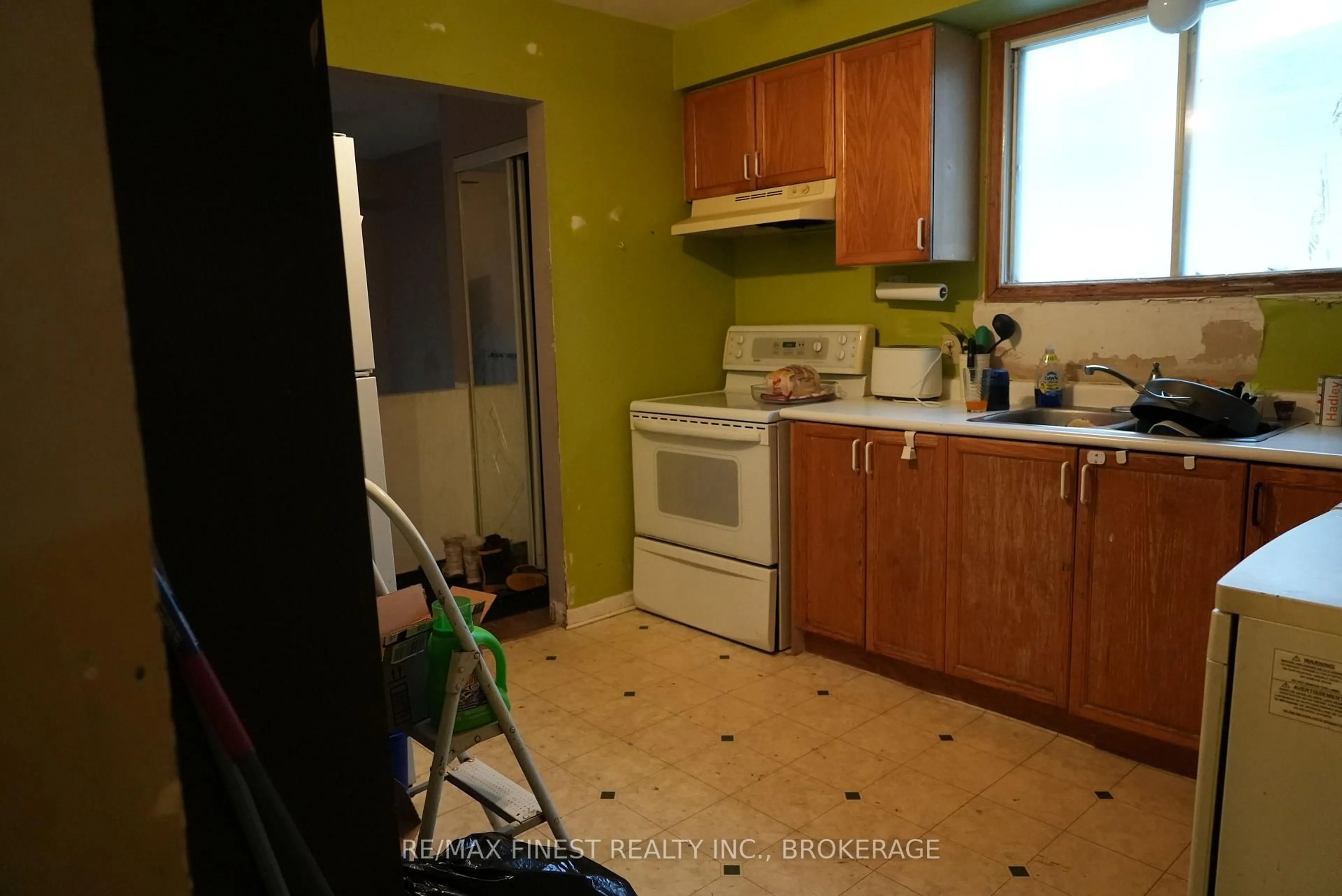Standard kitchen, unknown for 279 Kingsdale Ave, Kingston Ontario K7M 8H8
