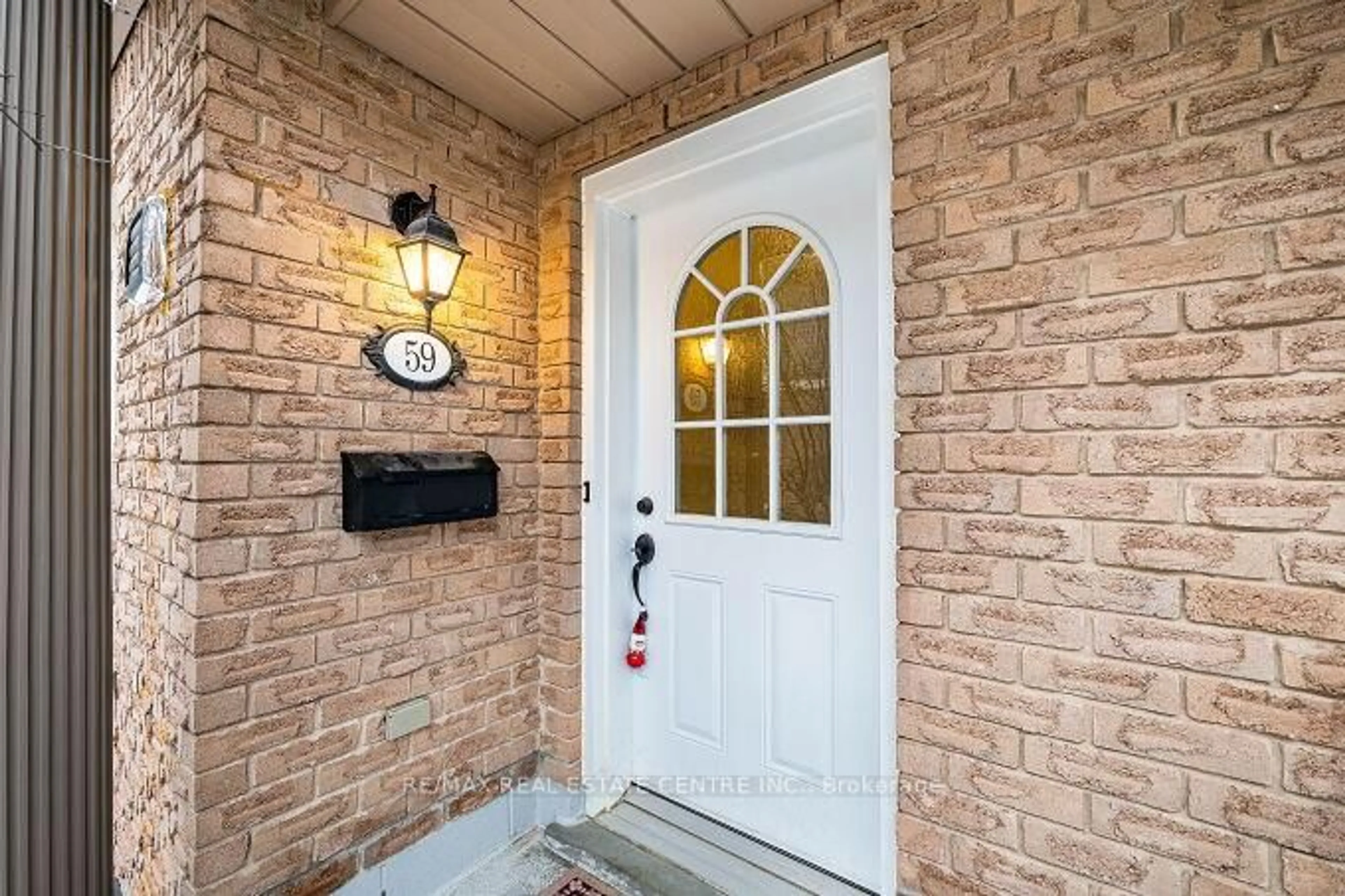 Indoor entryway for 941 Gordon St #59, Guelph Ontario N1G 4R9