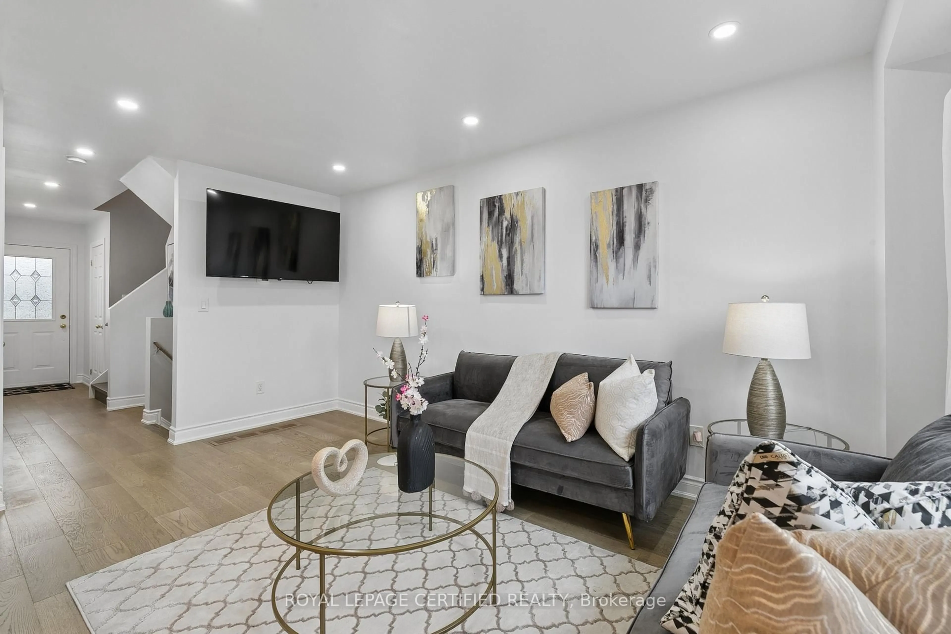 Living room with furniture, unknown for 22 Golden Terrace Crt, Kitchener Ontario N2N 3L2