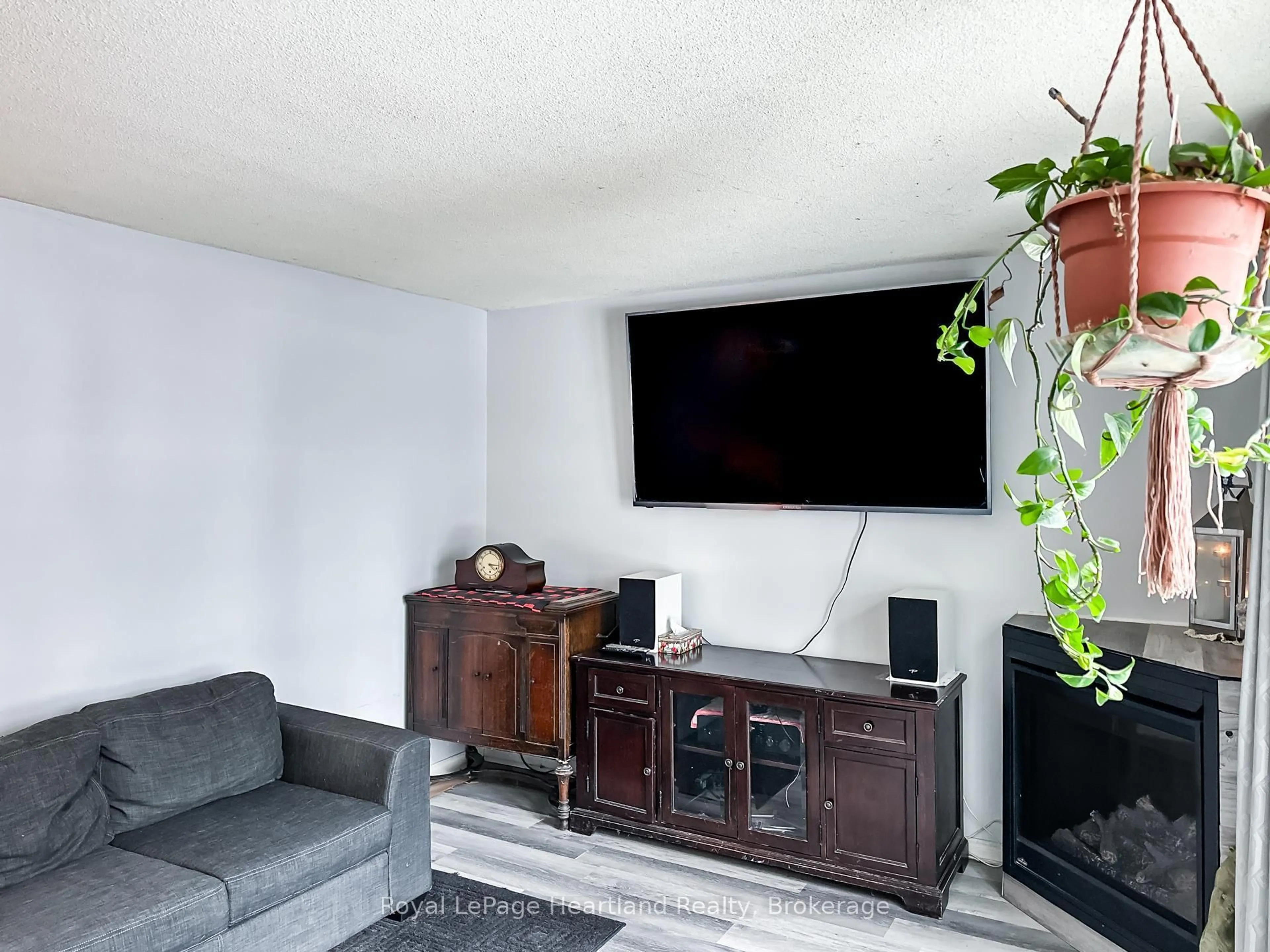 Unknown for 21 St Charles Pl, Huron East Ontario N0M 1L0