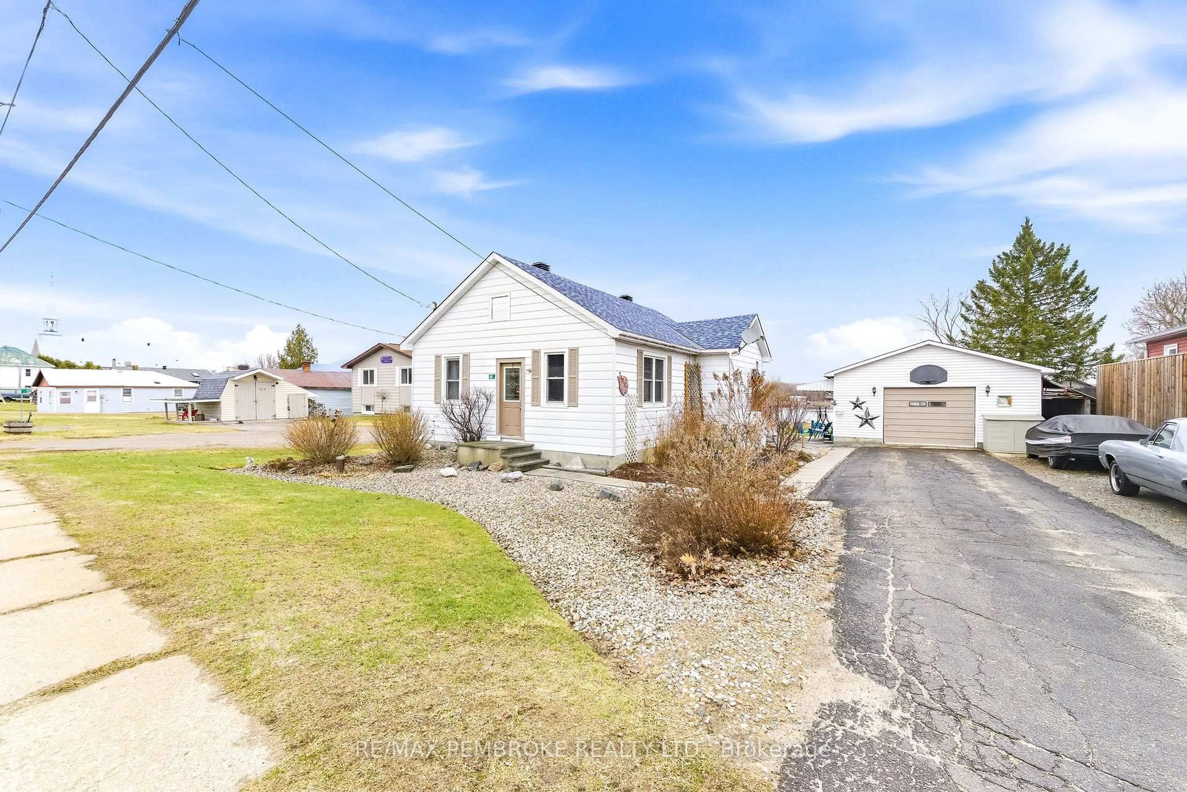 A pic from outside/outdoor area/front of a property/back of a property/a pic from drone, street for 48 Lacroix Bay Rd, Westmeath Ontario K0J 2L0