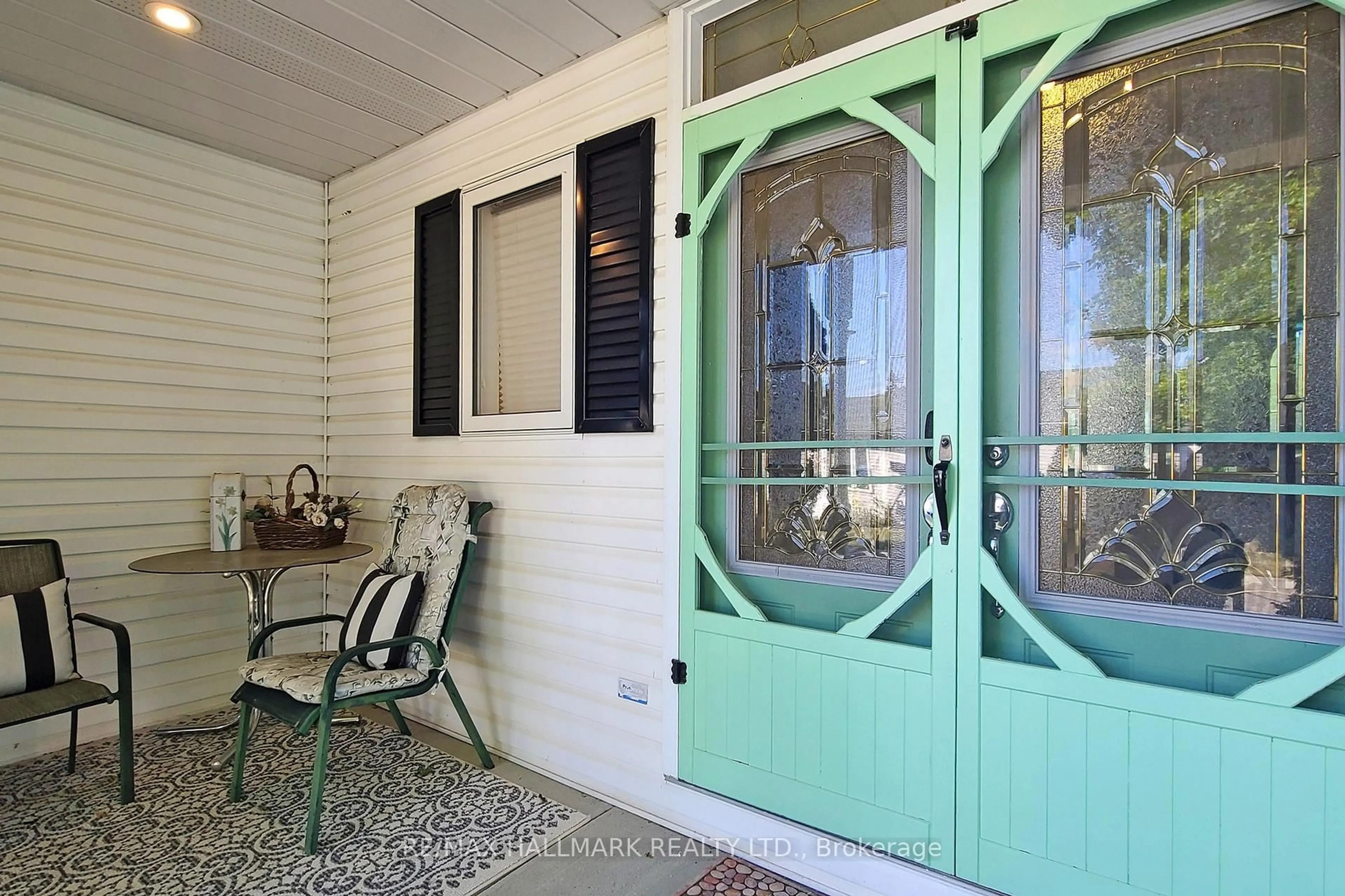 Indoor entryway for 8 Greenfield Pl, Wilmot Ontario N3A 2G6