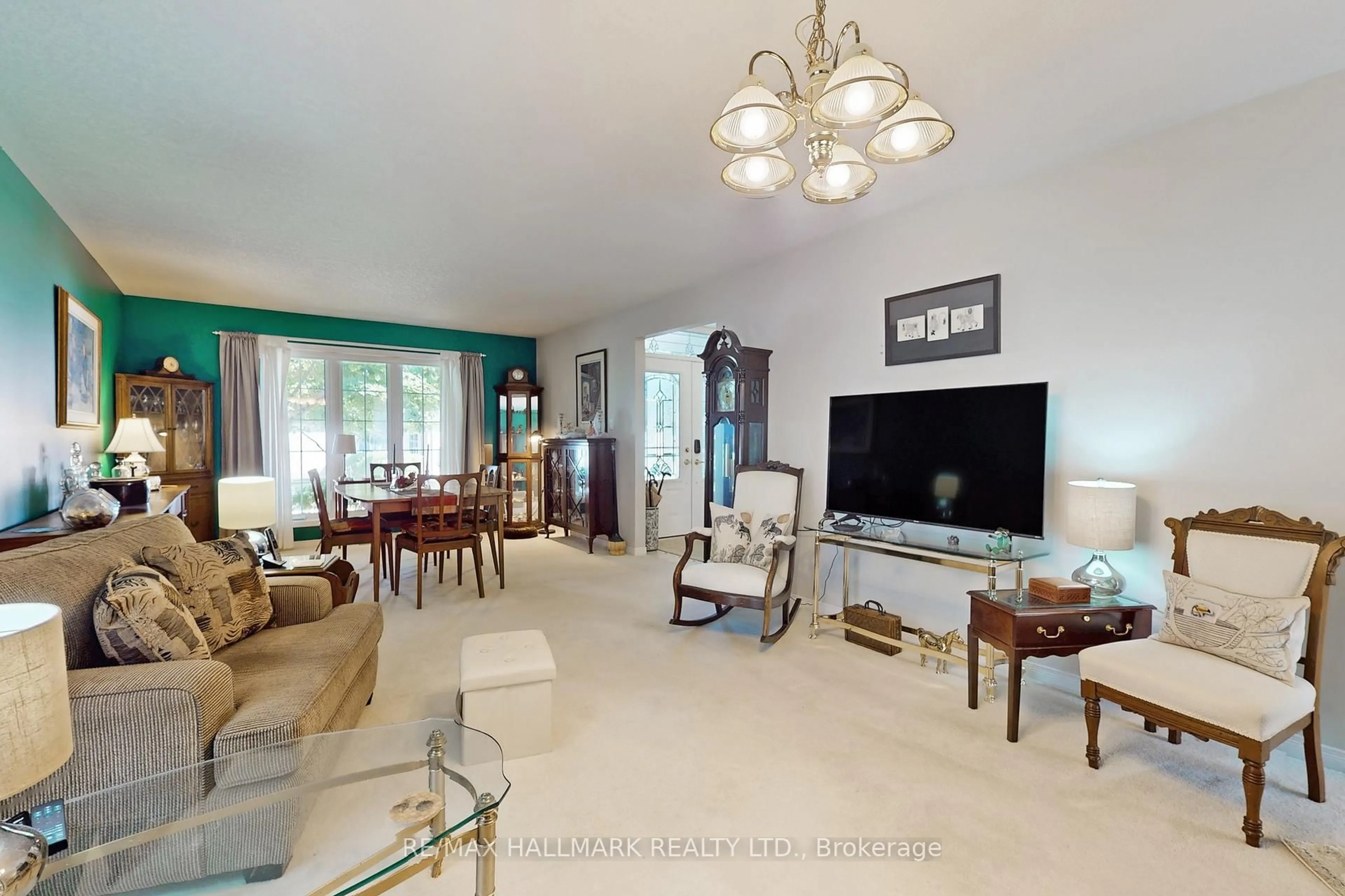 Living room with furniture, unknown for 8 Greenfield Pl, Wilmot Ontario N3A 2G6