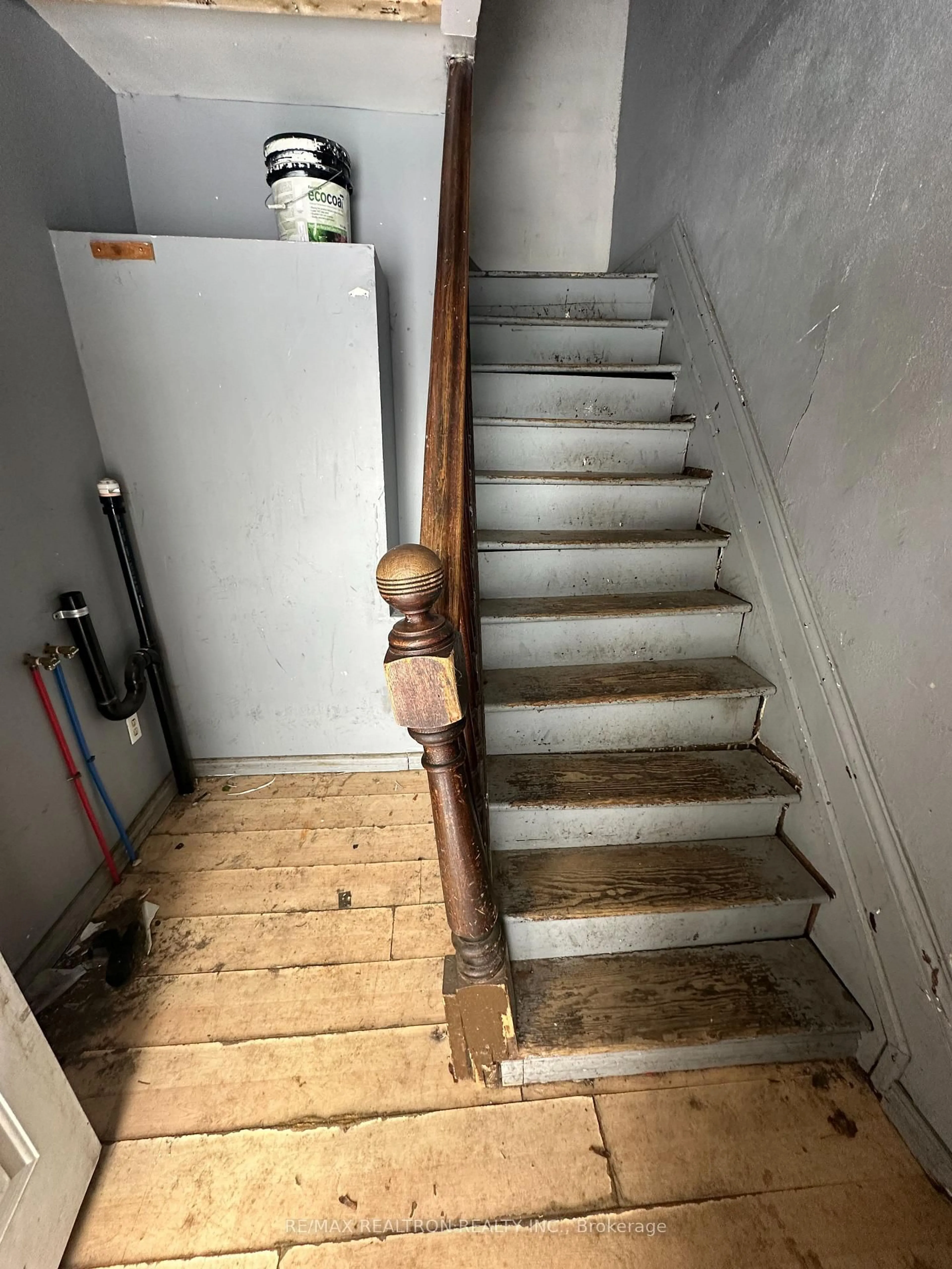 Stairs for 226 Birch St, Out of Area Ontario P6B 2K2