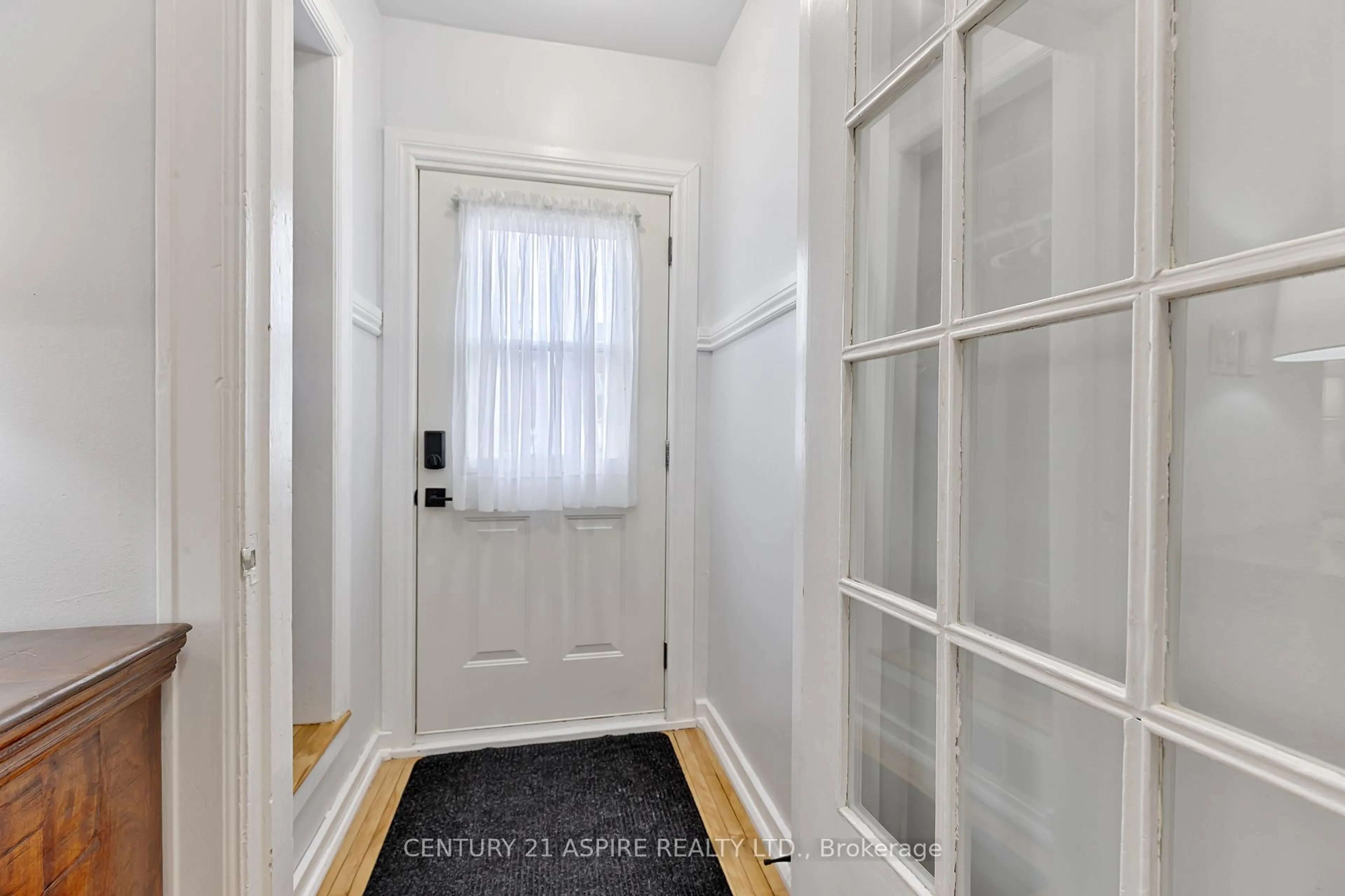 Indoor entryway for 29 Alder Cres, Deep River Ontario K0J 1P0