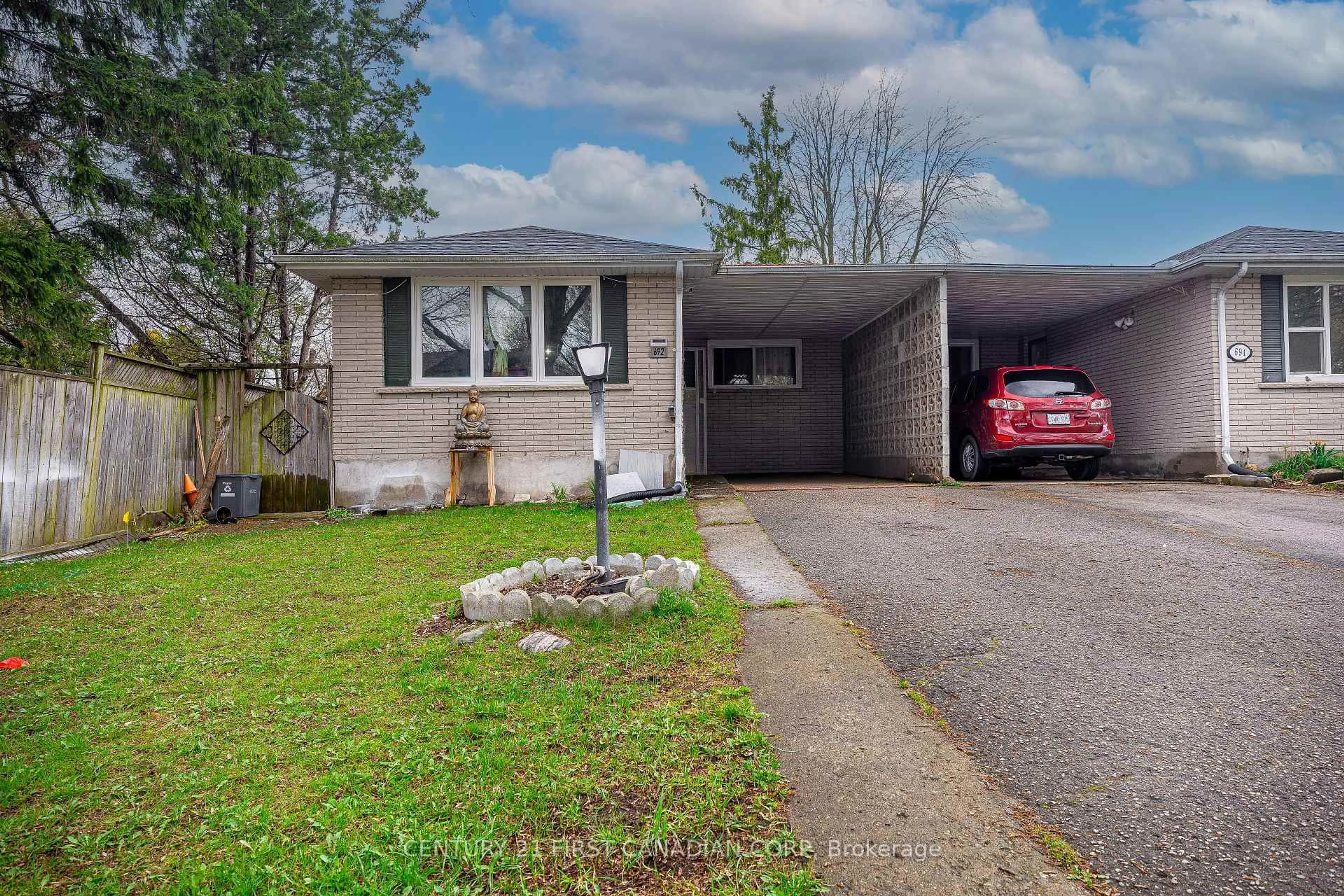 Unknown for 692 Sevilla Park Pl, London East Ontario N5Y 4J1