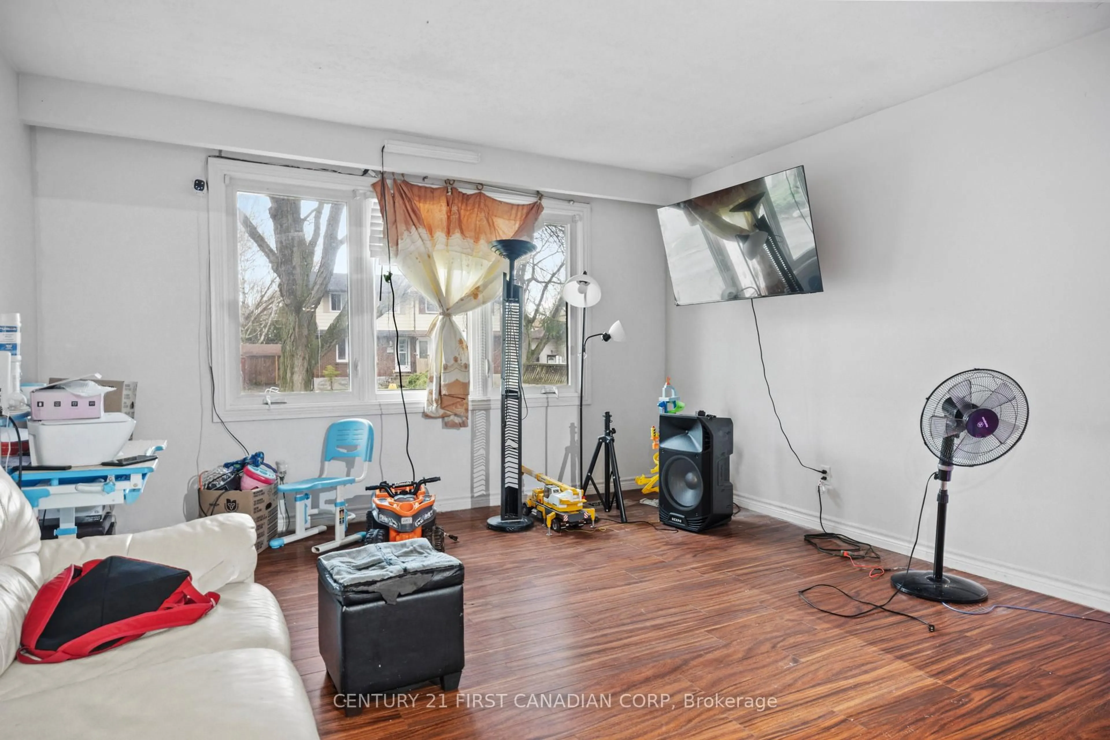 A pic of a room for 692 Sevilla Park Pl, London East Ontario N5Y 4J1