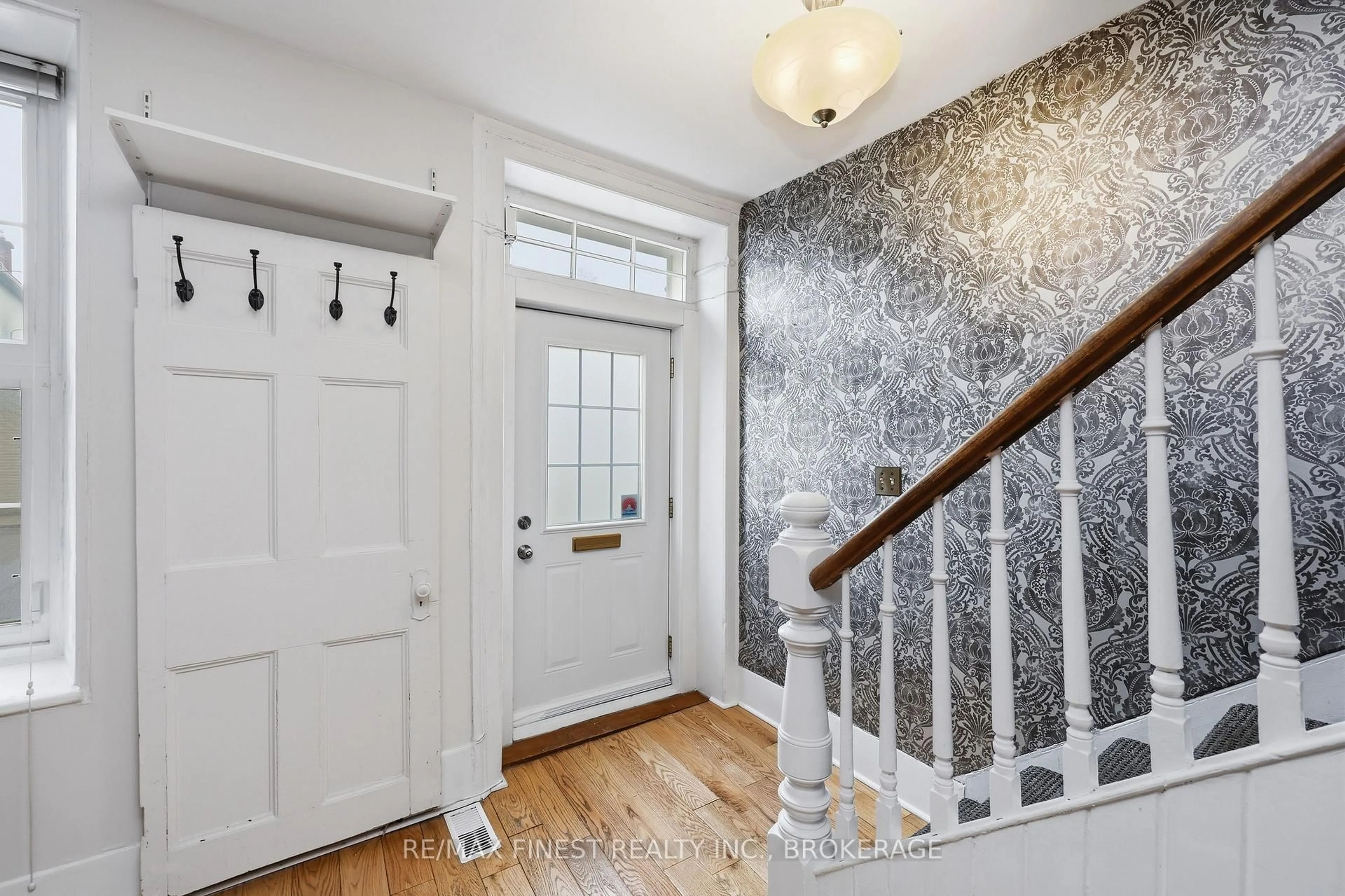 Indoor entryway for 110 Yonge St, Kingston Ontario K7M 1E7