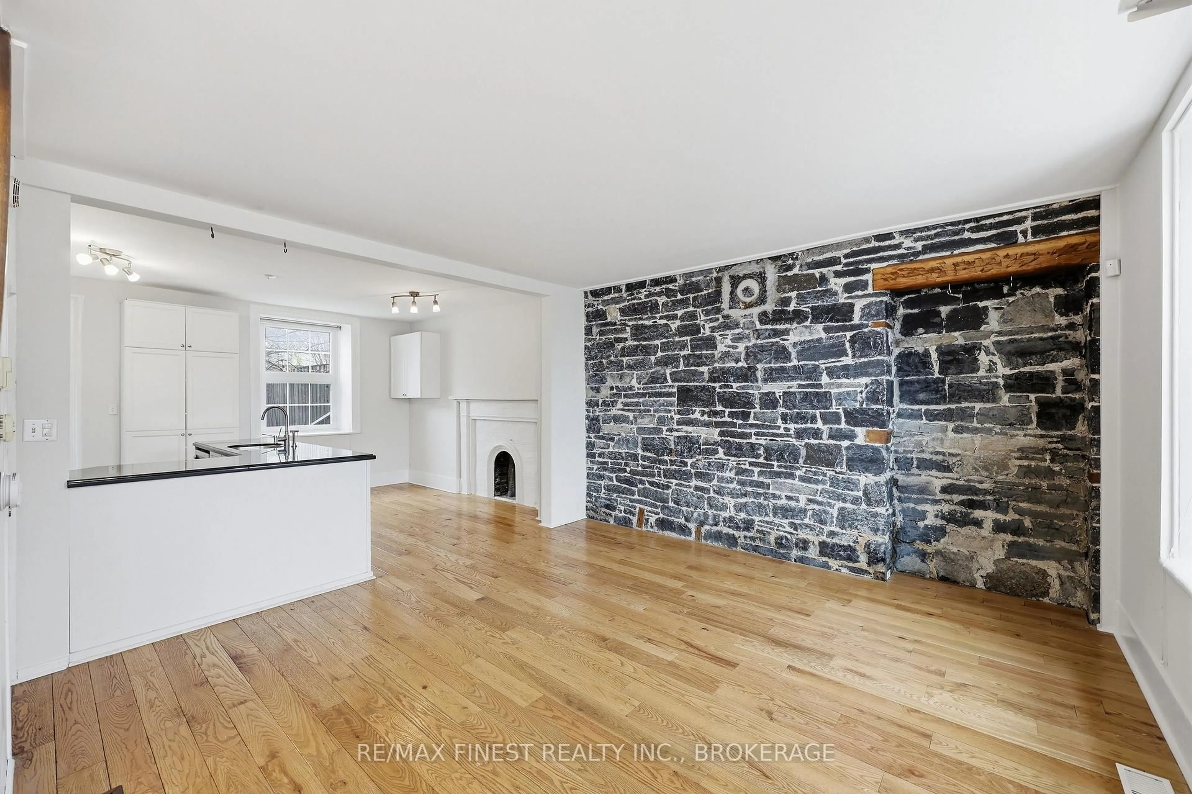 A pic of a room for 110 Yonge St, Kingston Ontario K7M 1E7