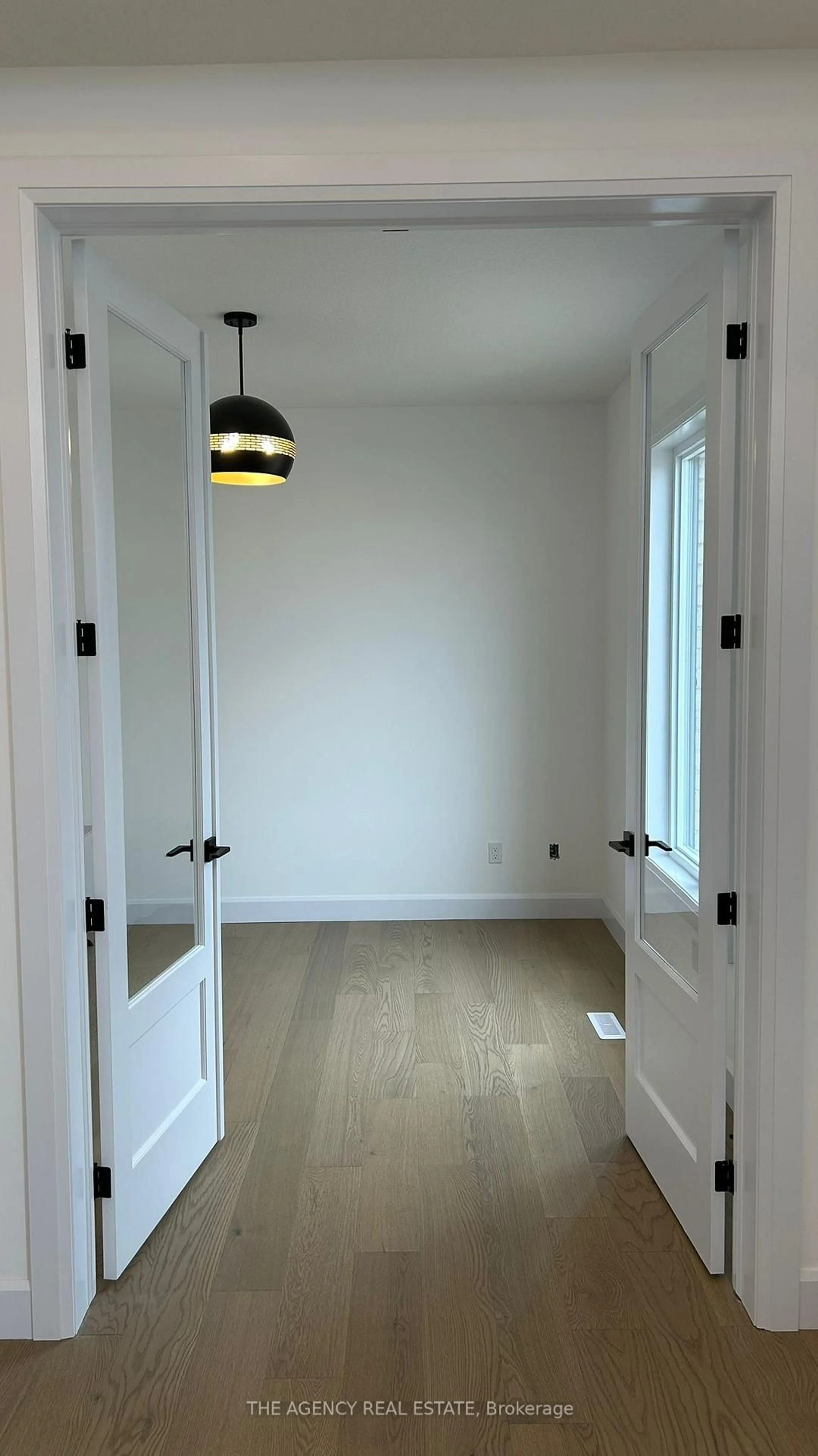 A pic of a room for 3140 Regiment Rd, London South Ontario N6P 0H2