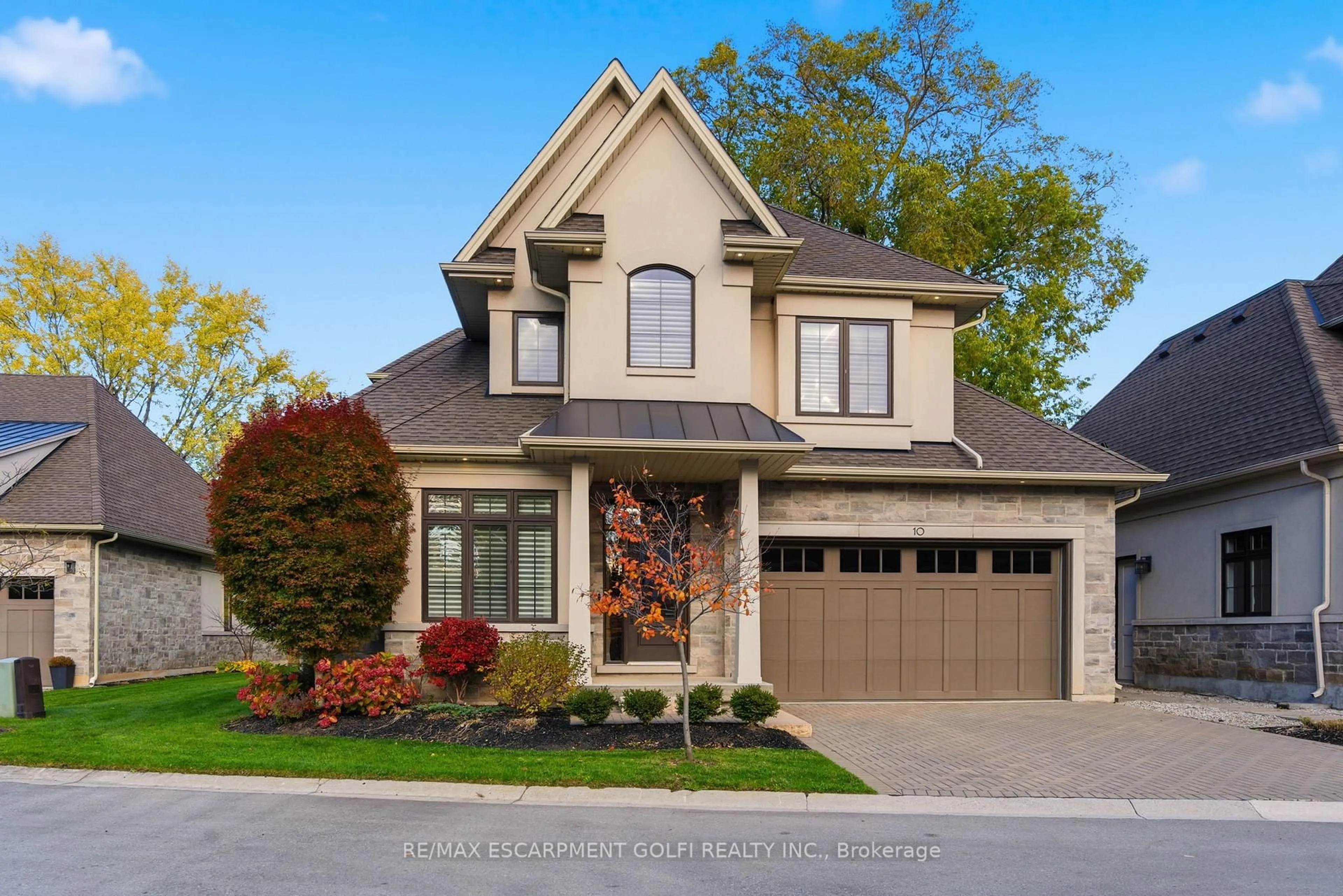 Home with brick exterior material, street for 58 Simpson Rd #10, St. Catharines Ontario L2N 0A5