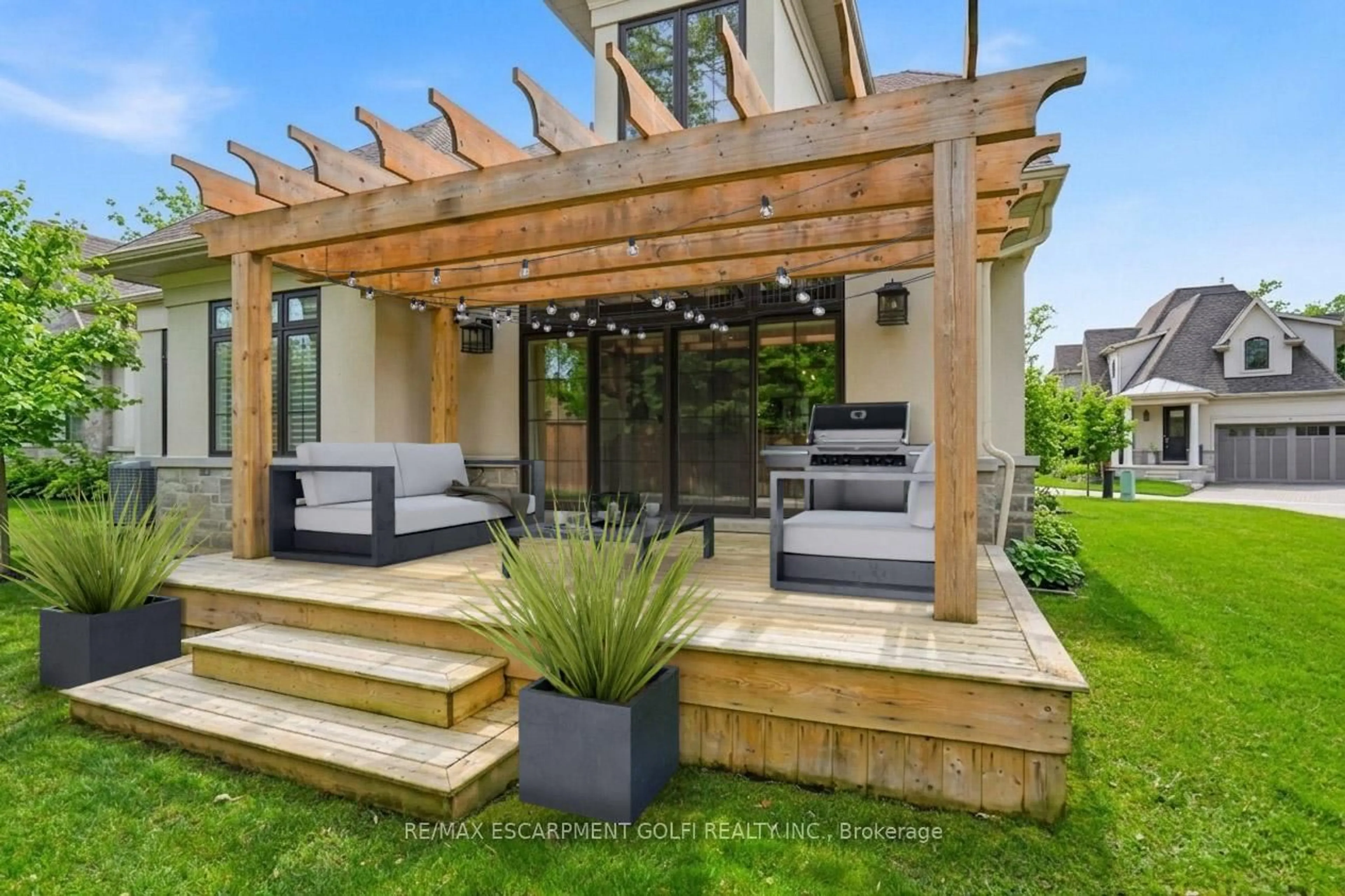 Patio, unknown for 58 Simpson Rd #10, St. Catharines Ontario L2N 0A5