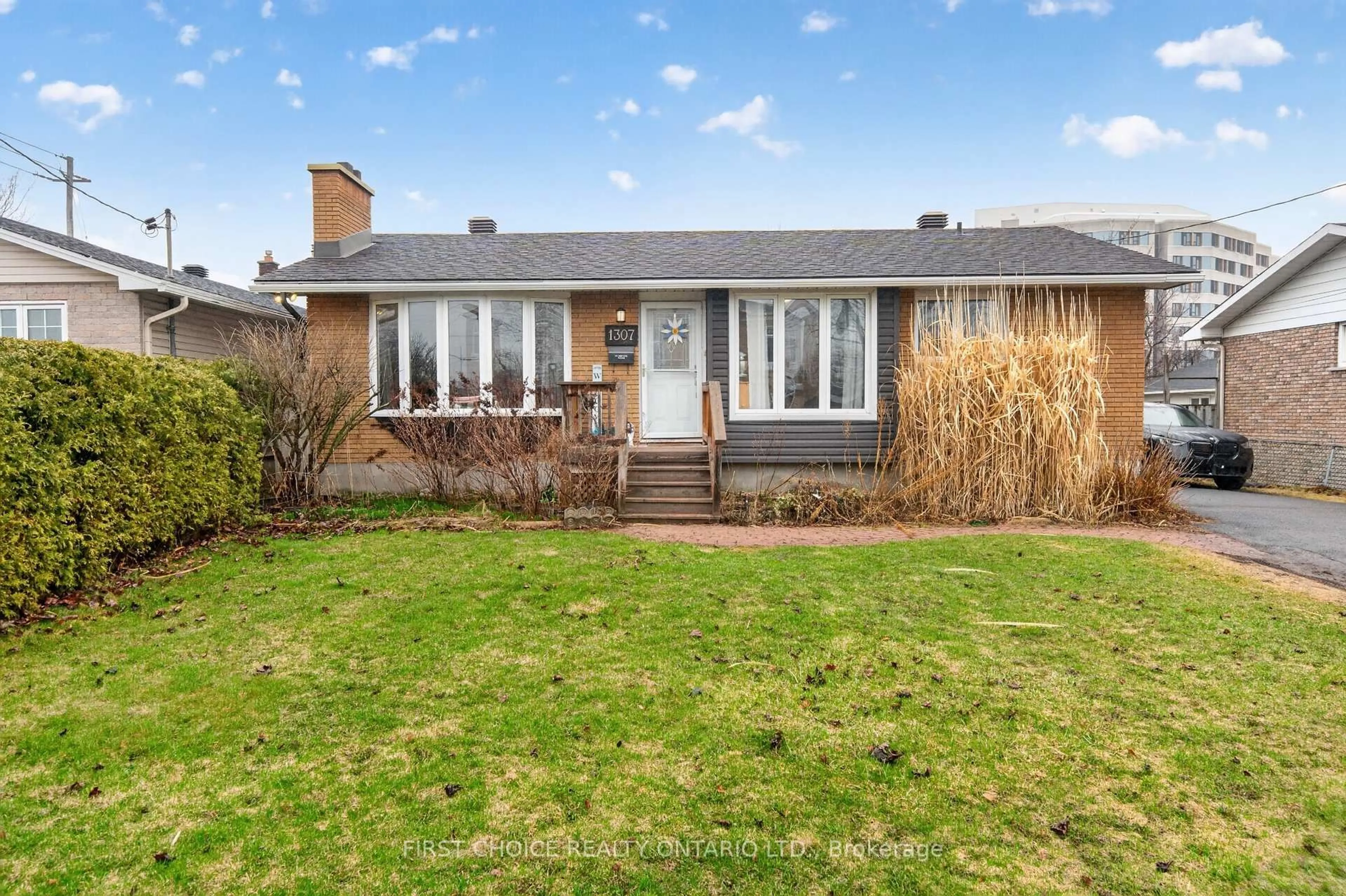 Unknown for 1307 Aurele St, Ottawa Ontario K1B 3L4