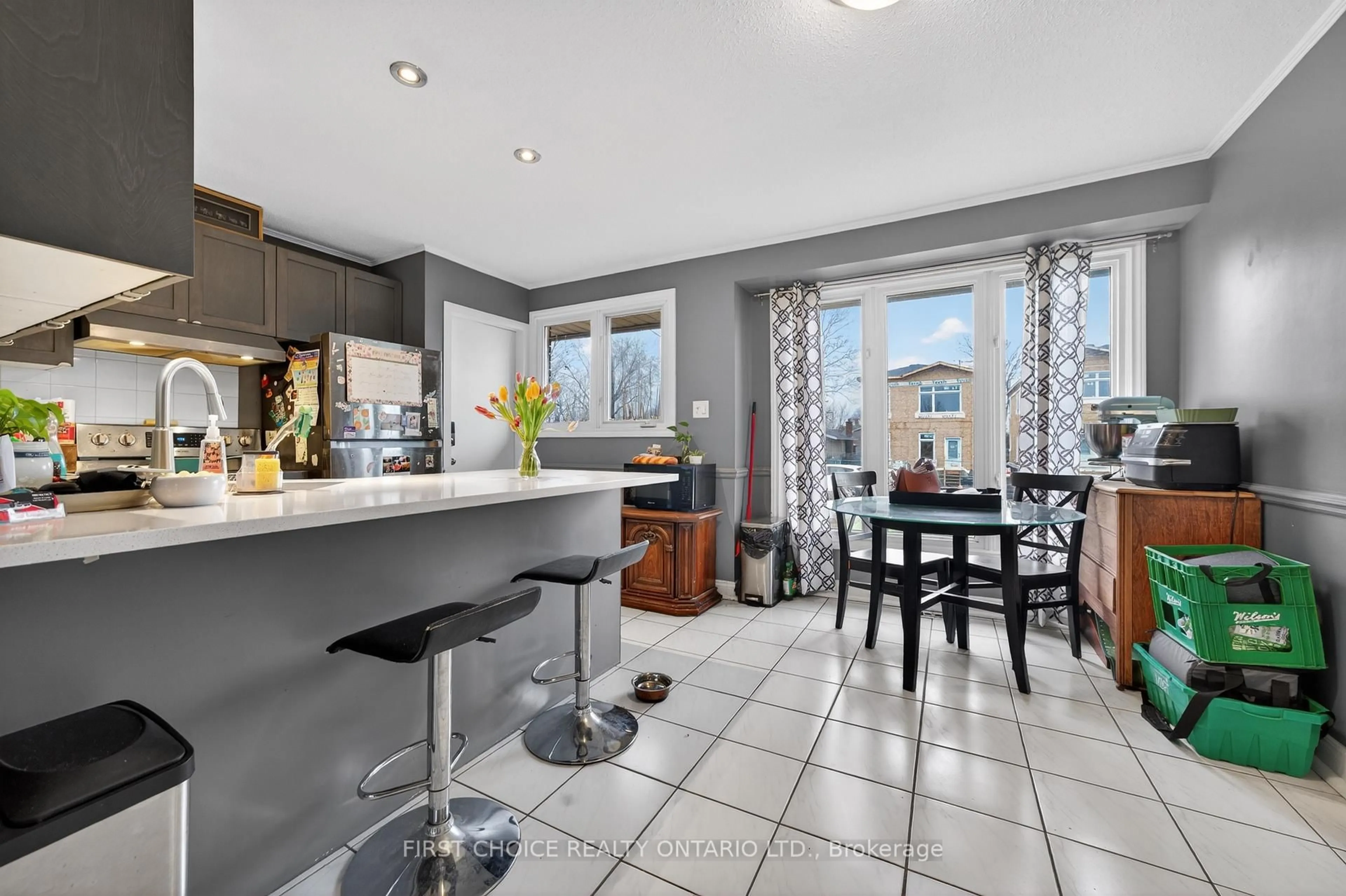 Open concept kitchen, ceramic/tile floor for 1307 Aurele St, Ottawa Ontario K1B 3L4