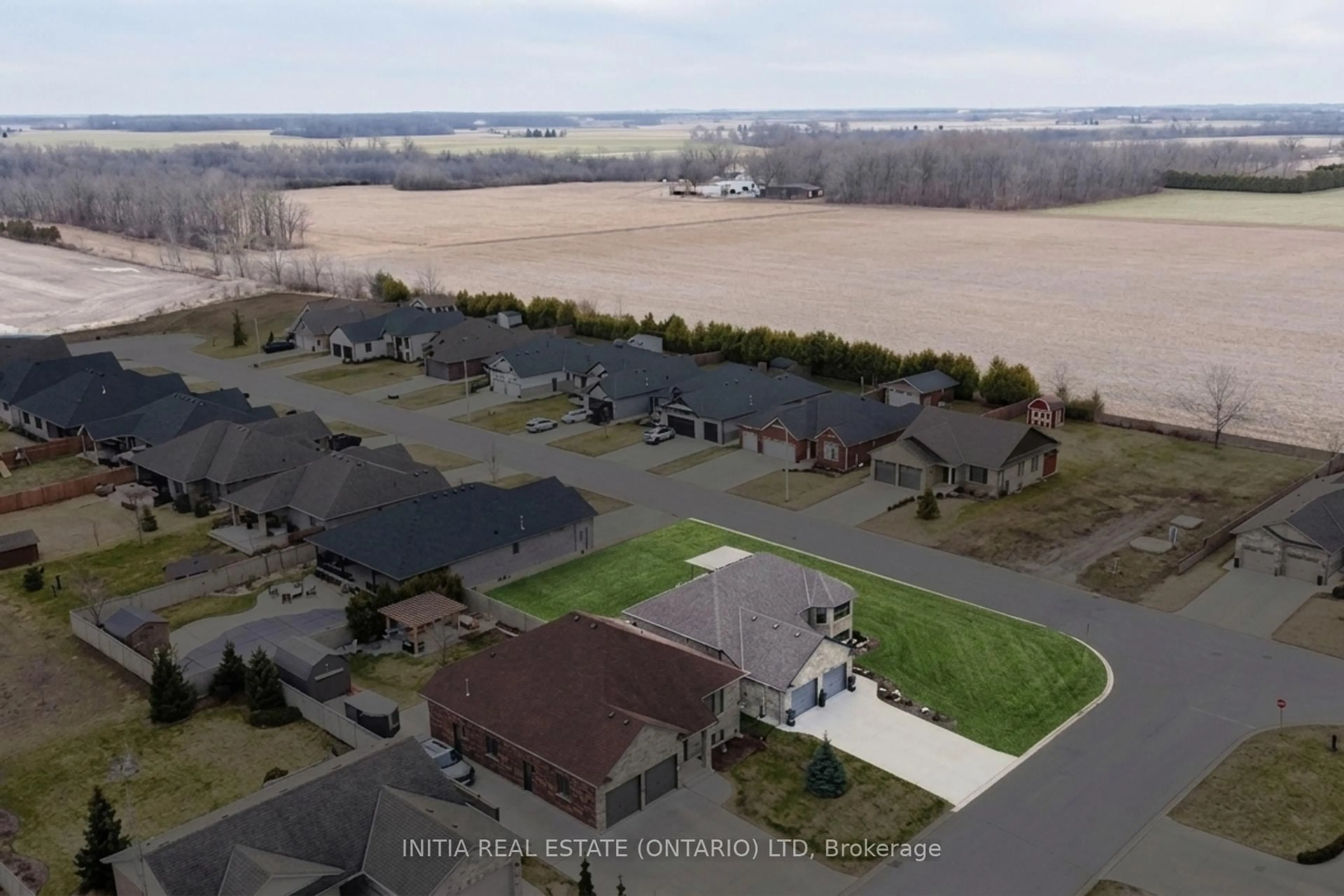 A pic from outside/outdoor area/front of a property/back of a property/a pic from drone, water/lake/river/ocean view for 4011 Englehart Dr, Petrolia Ontario N0N 1R0