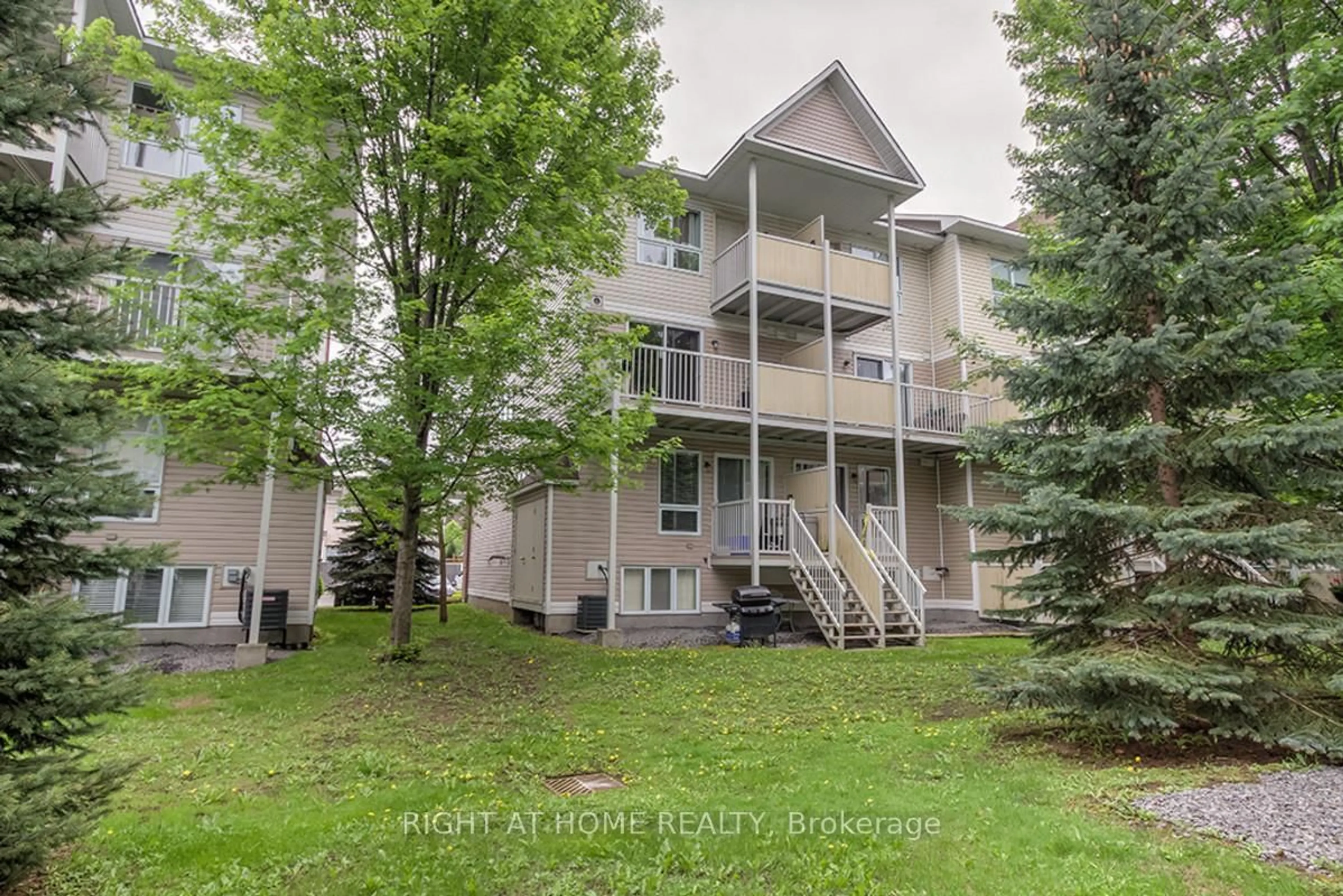 A pic from outside/outdoor area/front of a property/back of a property/a pic from drone, unknown for 128 Bonfield Private #47, Ottawa Ontario K4A 5E2
