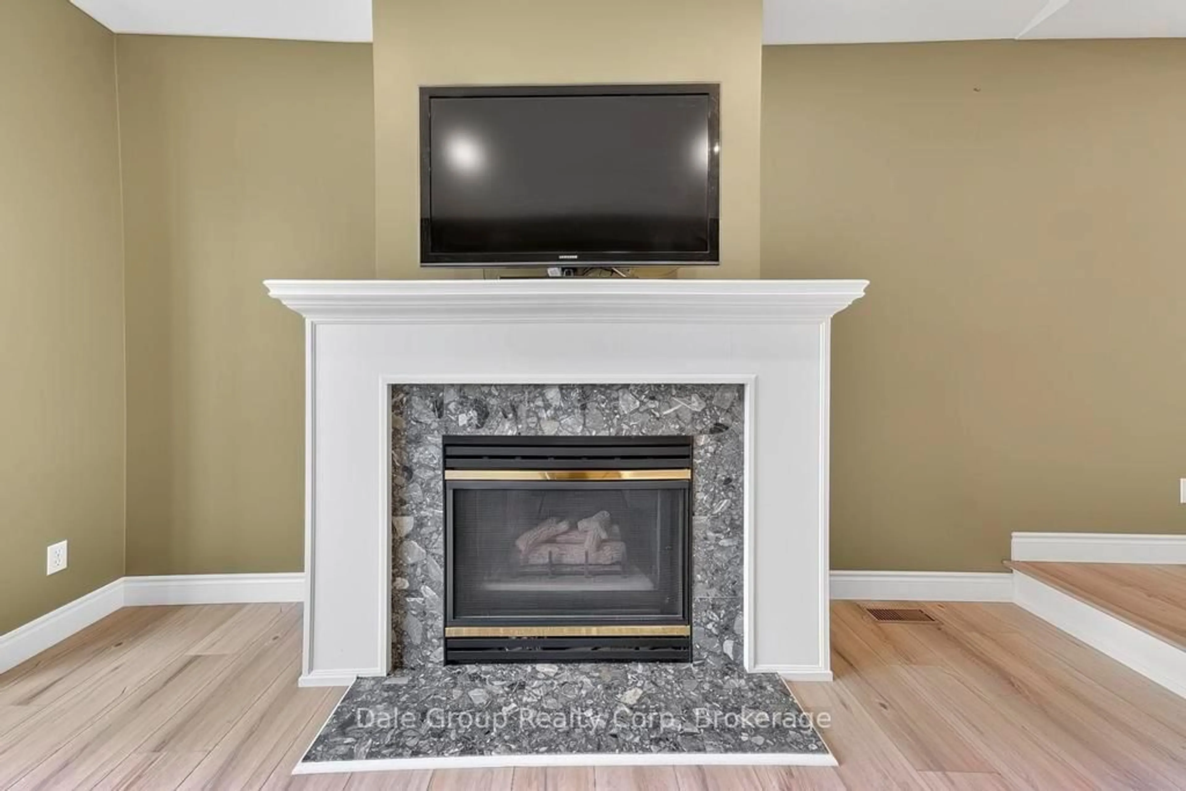 Home theater for 256 Rivers Blvd, South Huron Ontario N0M 1S1