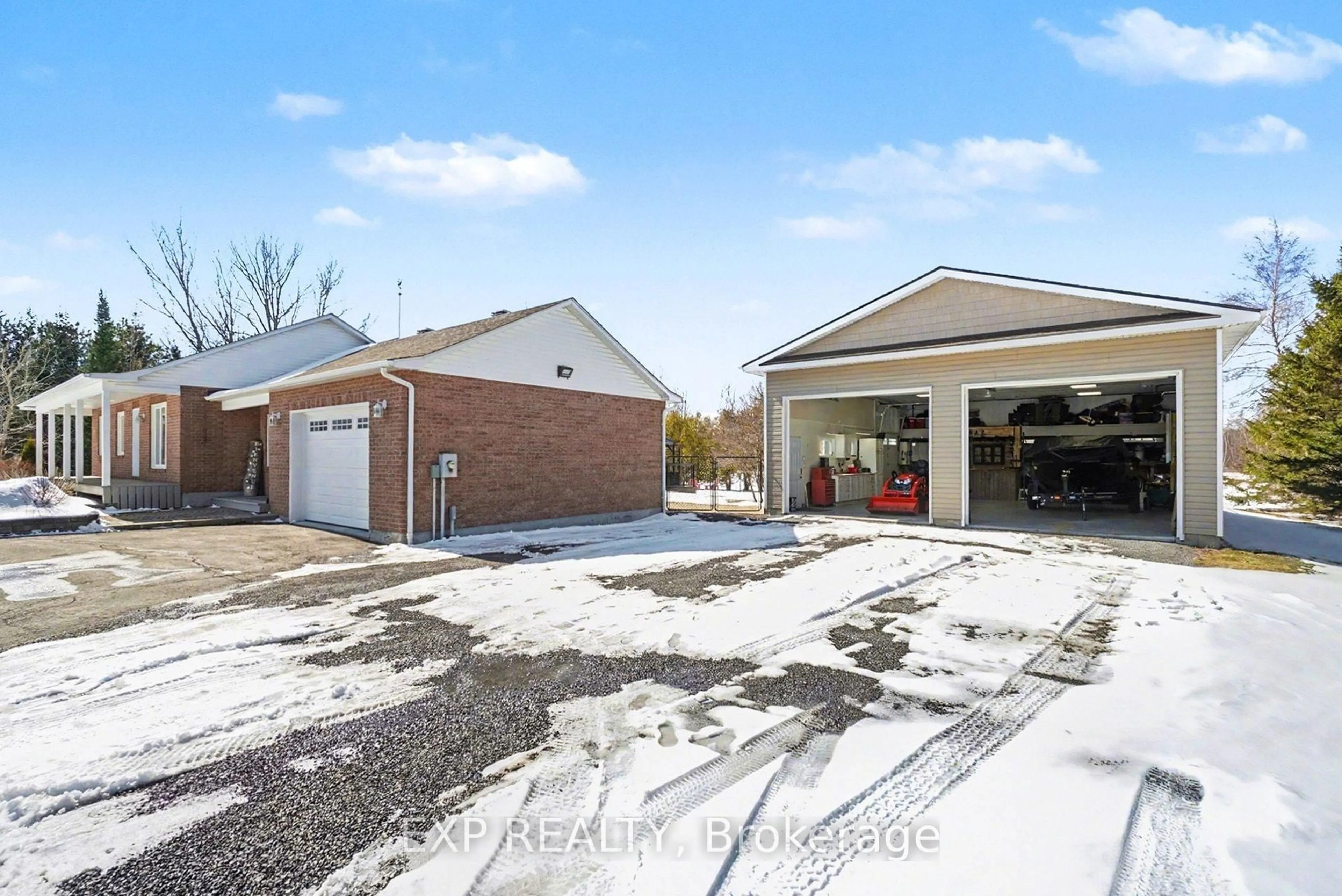 Indoor garage for 3238 Drouin Rd, Clarence-Rockland Ontario K0A 2A0