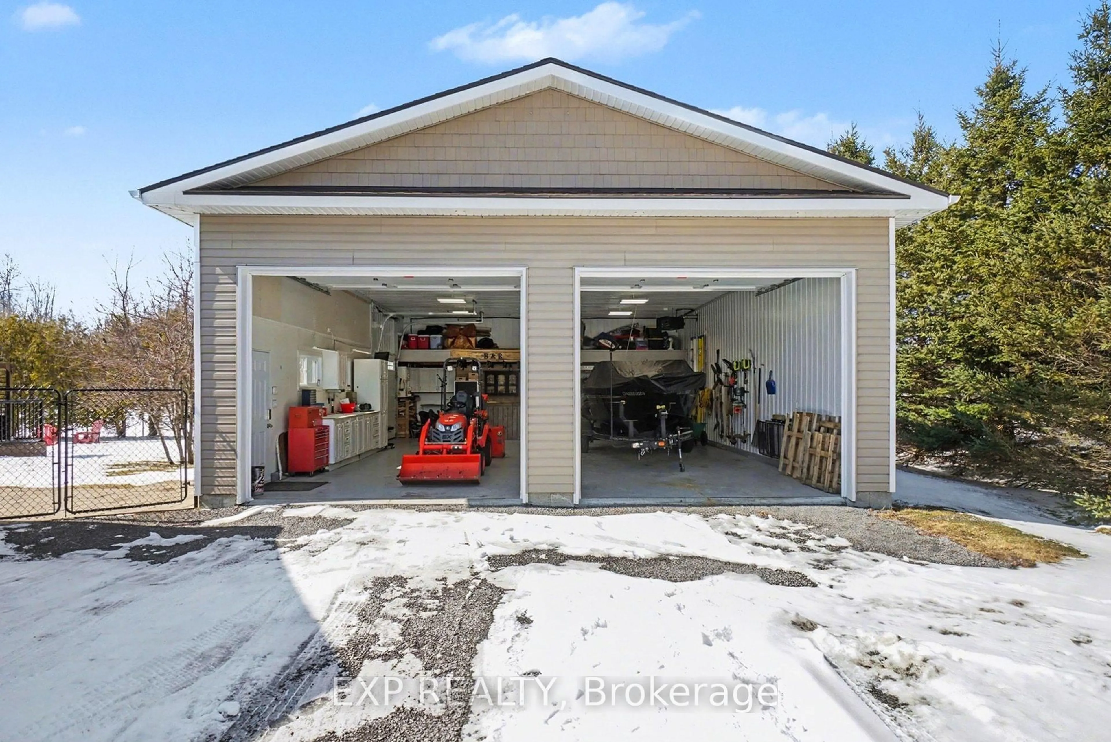 Indoor garage for 3238 Drouin Rd, Clarence-Rockland Ontario K0A 2A0