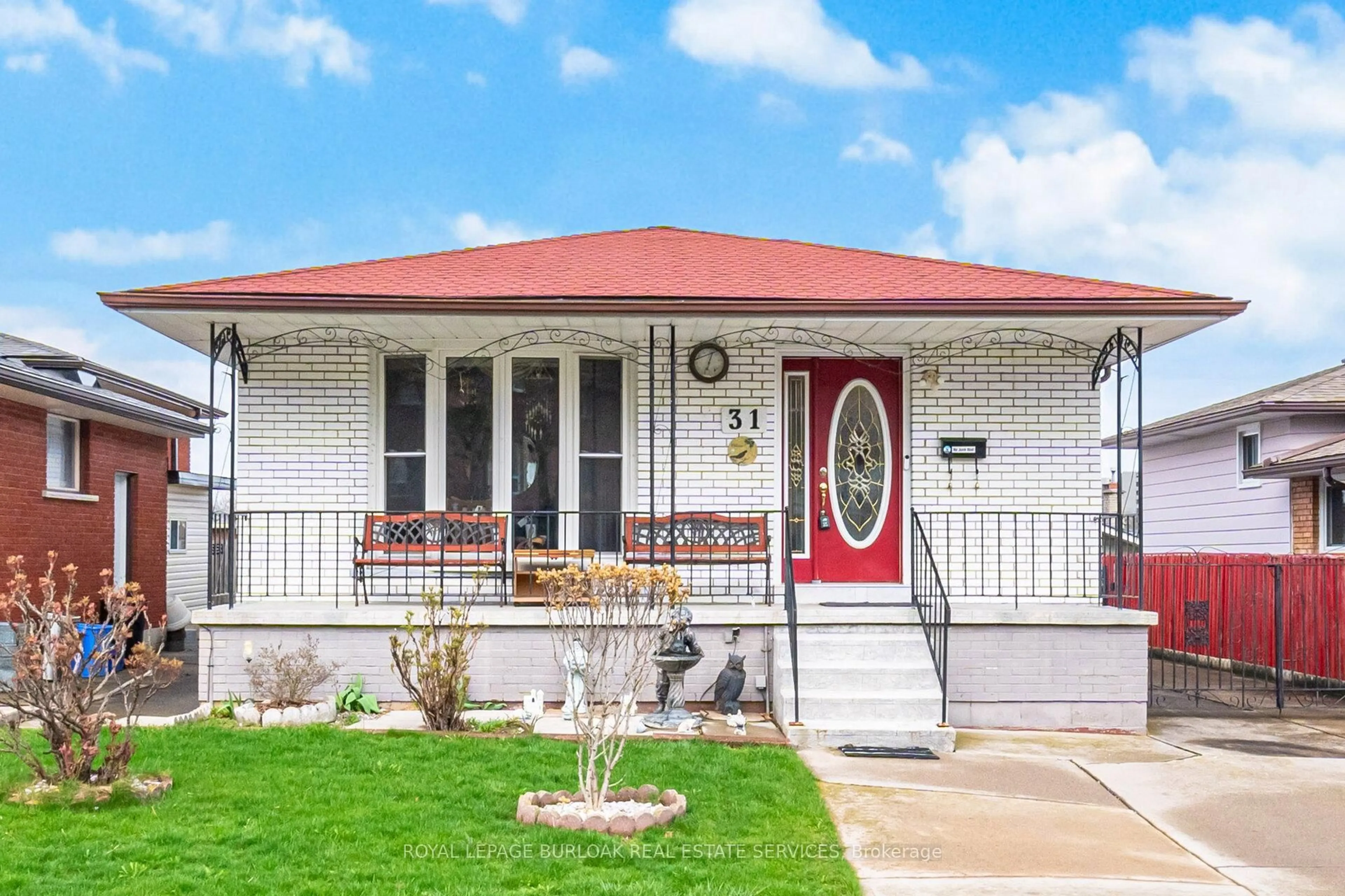 Home with vinyl exterior material, street for 31 Summercrest Dr, Hamilton Ontario L8K 6G5