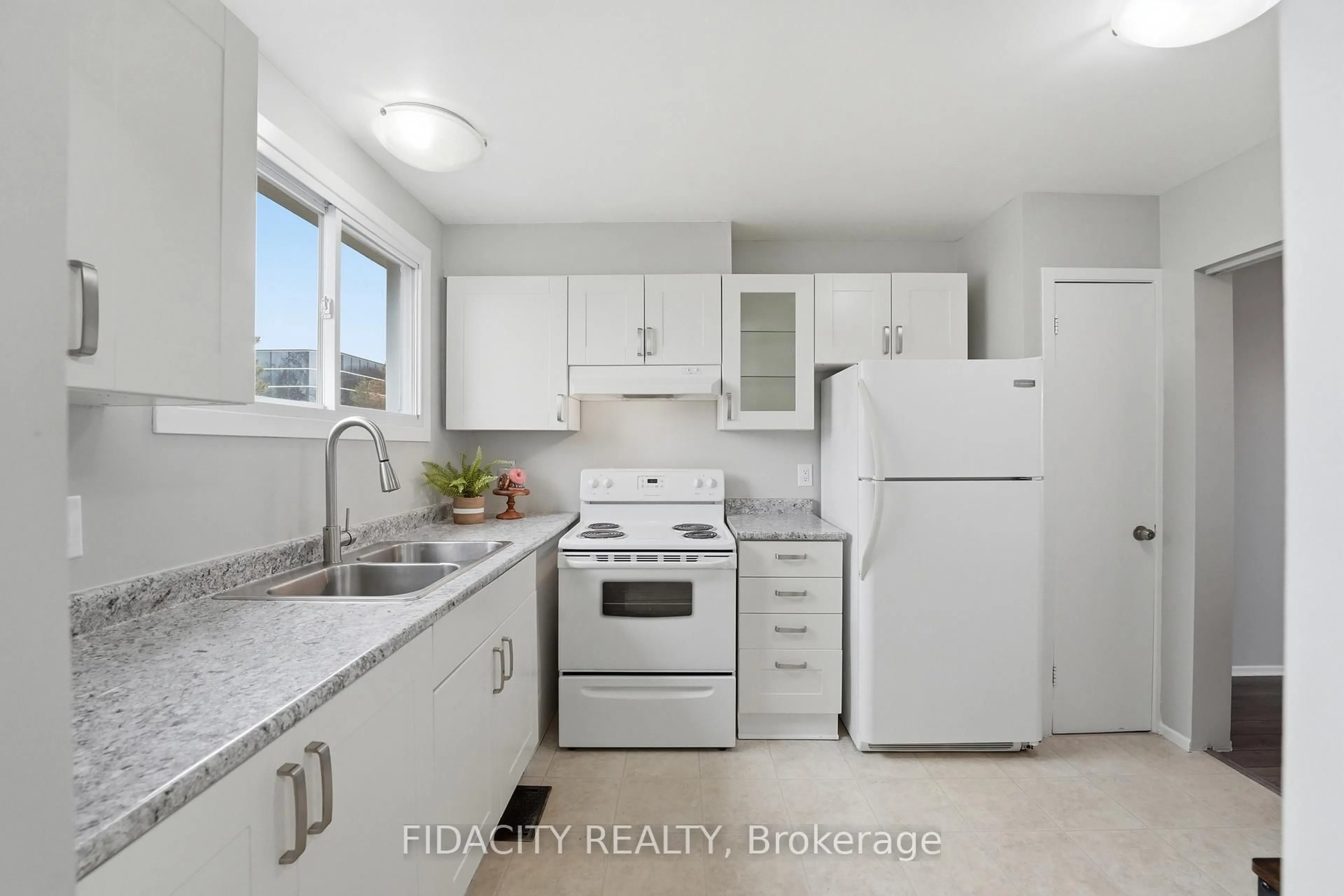 Standard kitchen, unknown for 16 Glencoe St #31, Nepean Ontario K2H 8S6