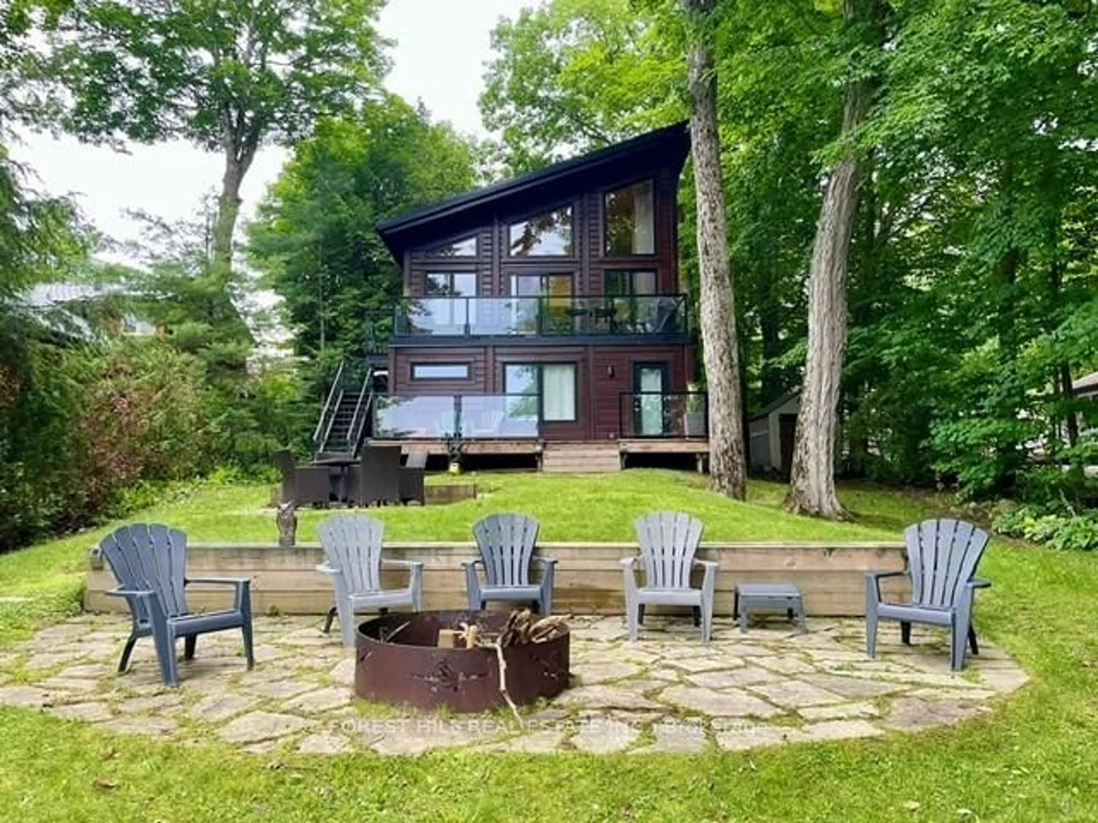 Patio, water/lake/river/ocean view for 170 Hill St, Gravenhurst Ontario P1P 1R2