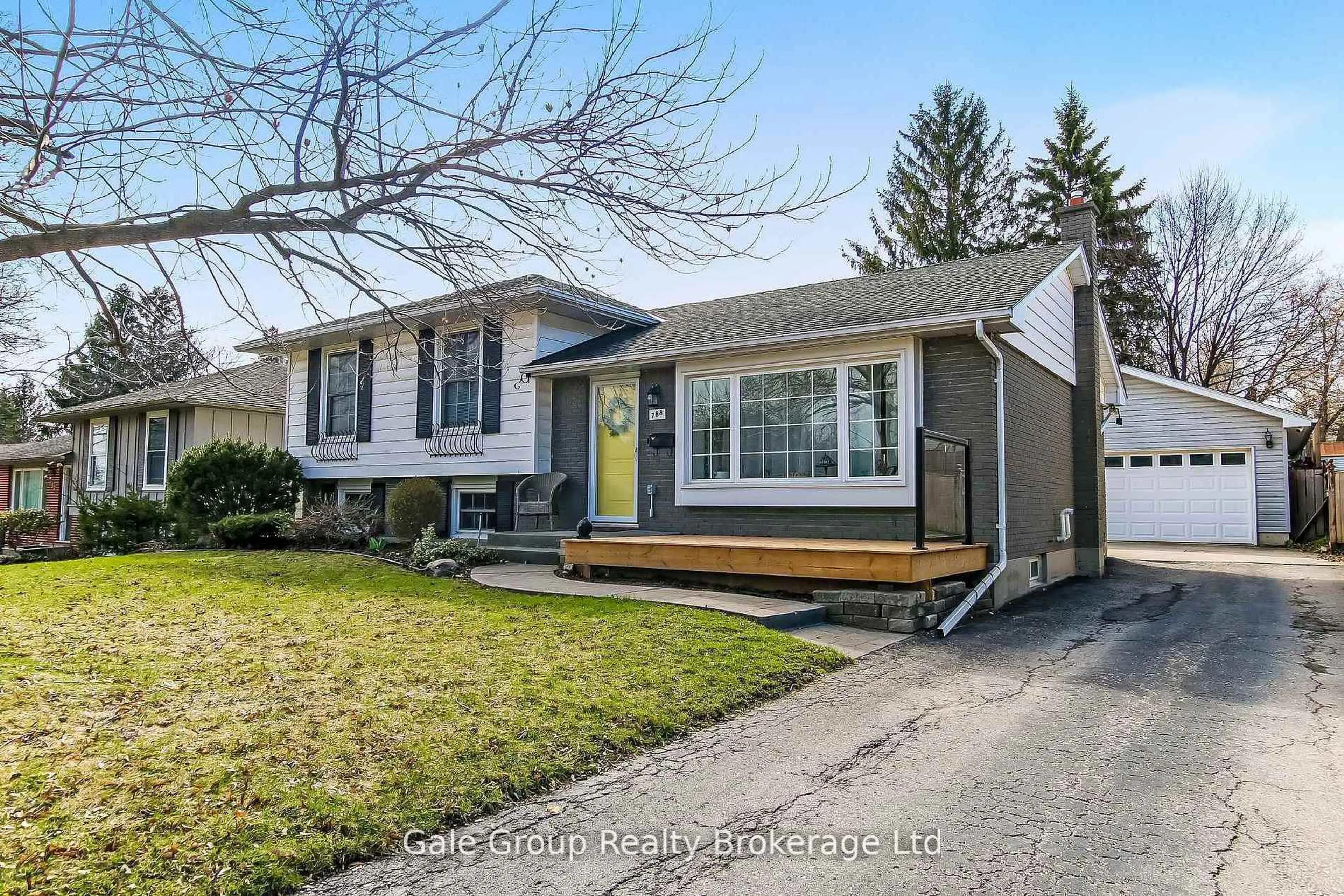 Home with vinyl exterior material, street for 788 Gladstone Dr, Woodstock Ontario N4S 5T2