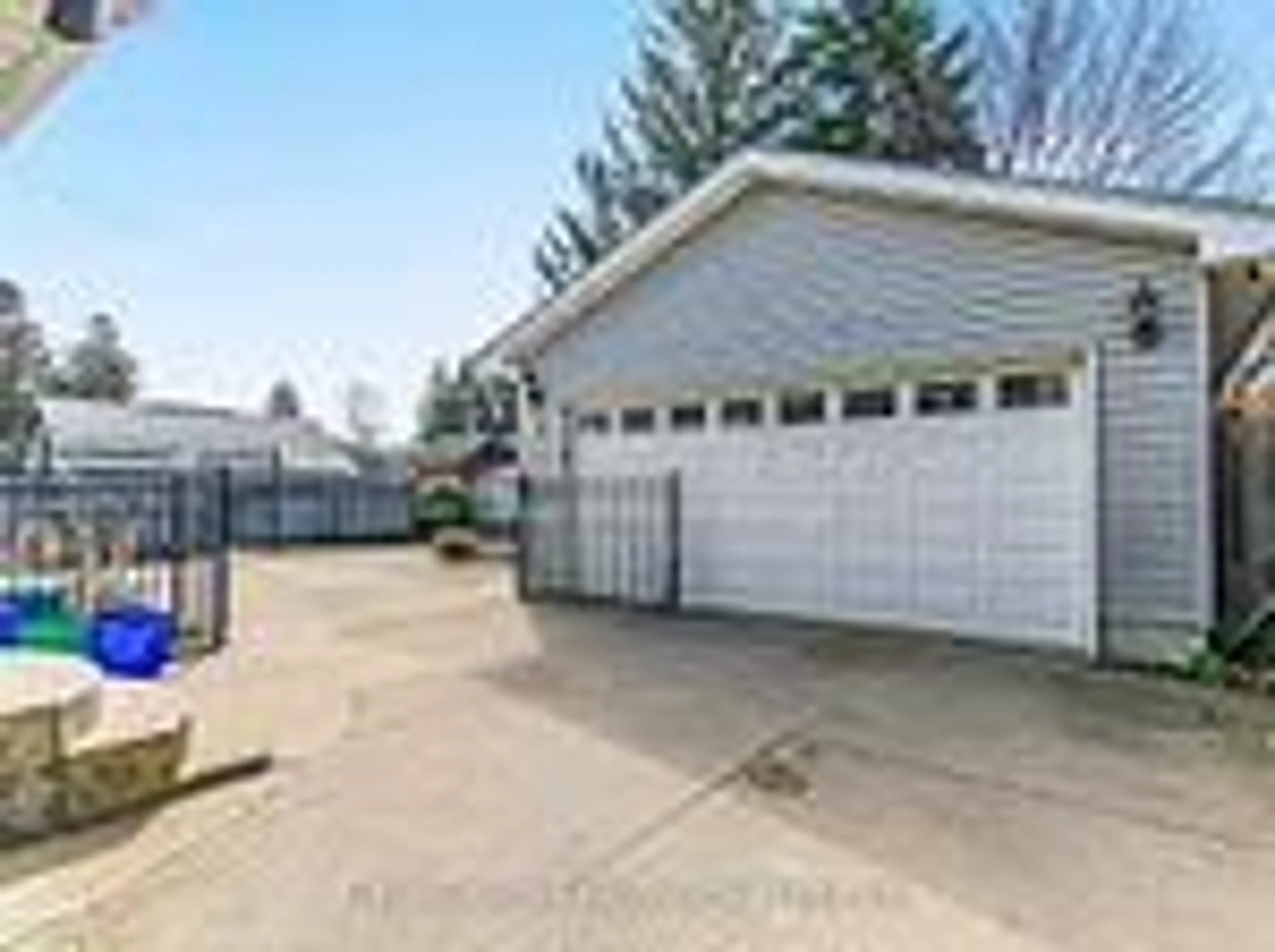 Indoor garage for 788 Gladstone Dr, Woodstock Ontario N4S 5T2