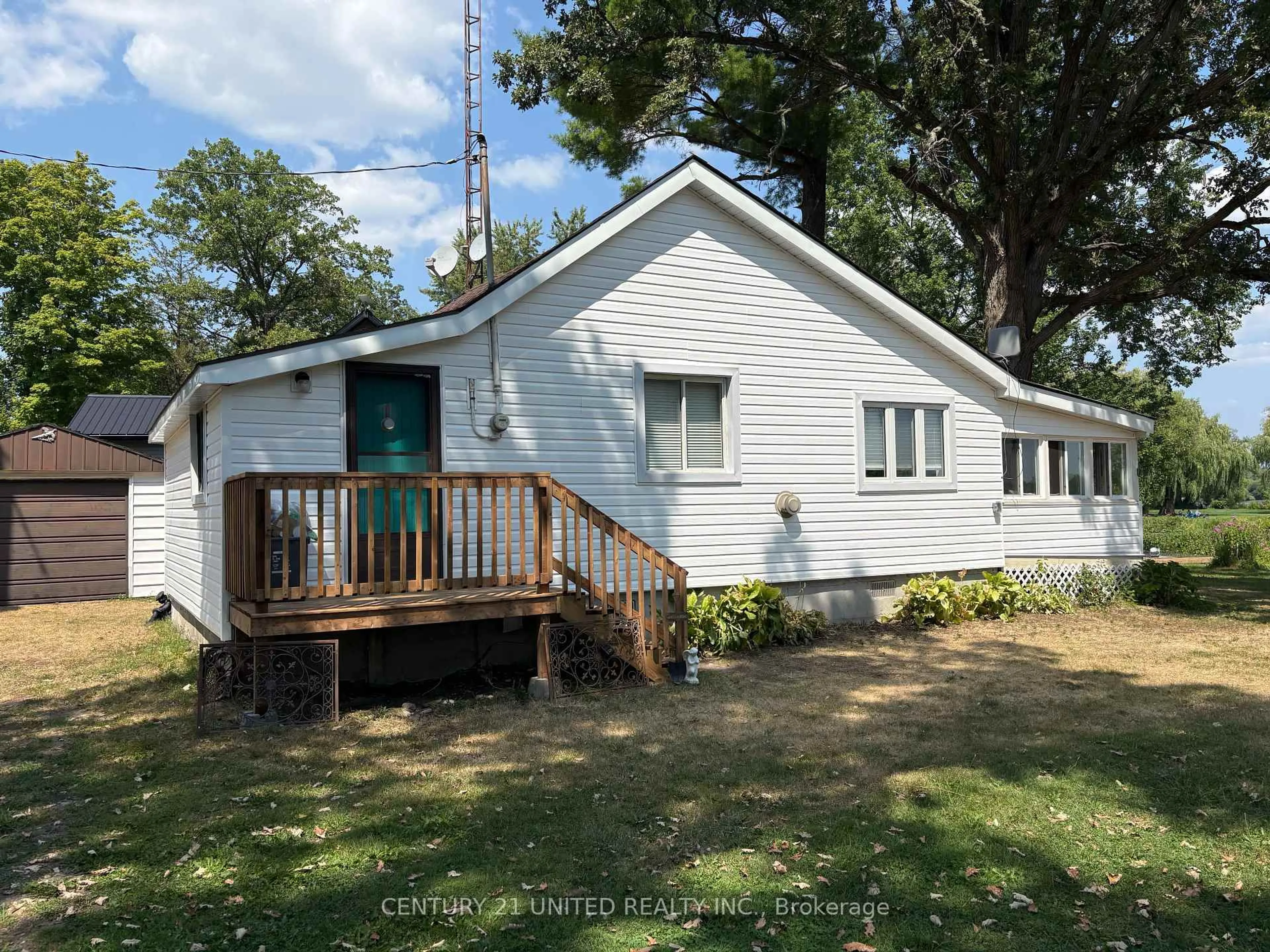 Home with vinyl exterior material, building for 385 C Pike Lane, Trent Hills Ontario K0L 1L0