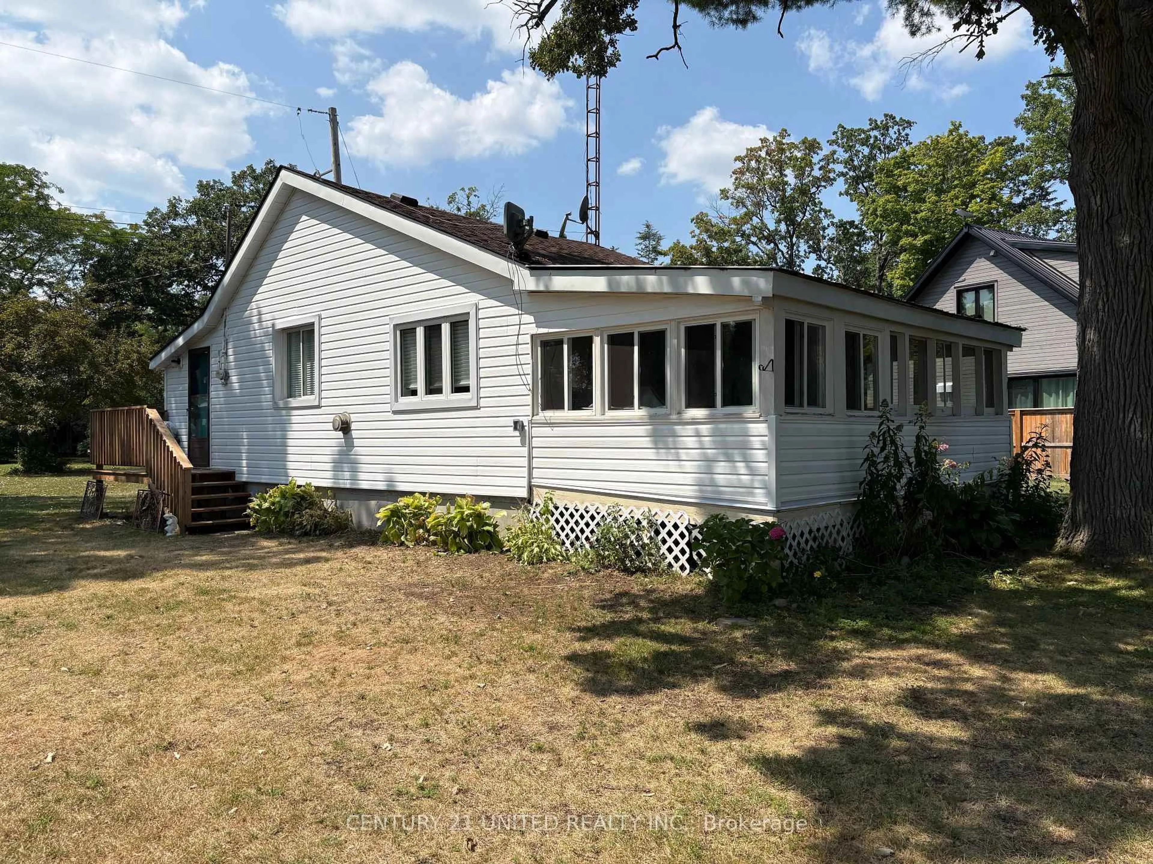 Home with vinyl exterior material, building for 385 C Pike Lane, Trent Hills Ontario K0L 1L0