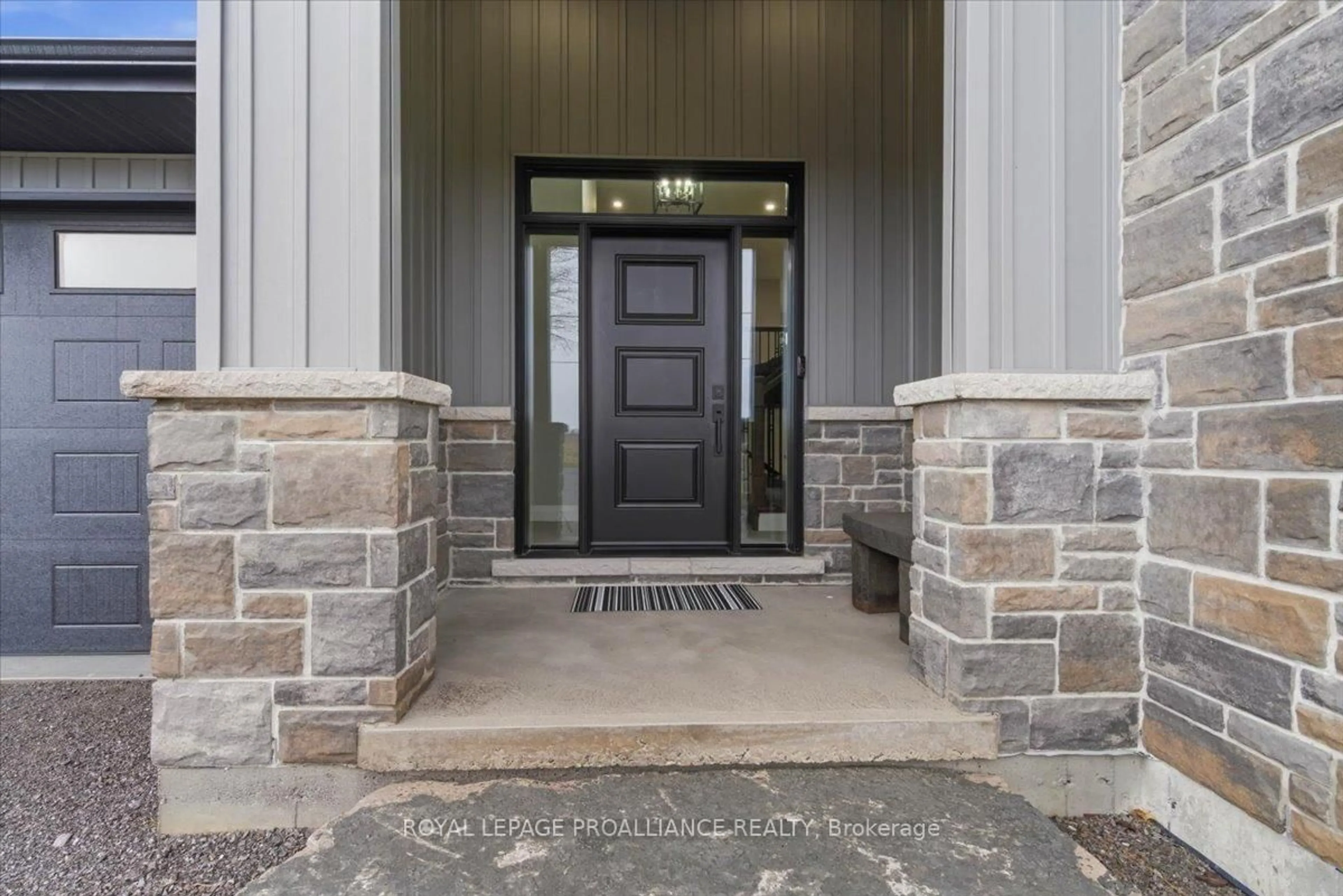 Indoor entryway for 564 Willett Rd, Belleville Ontario K0K 2Y0