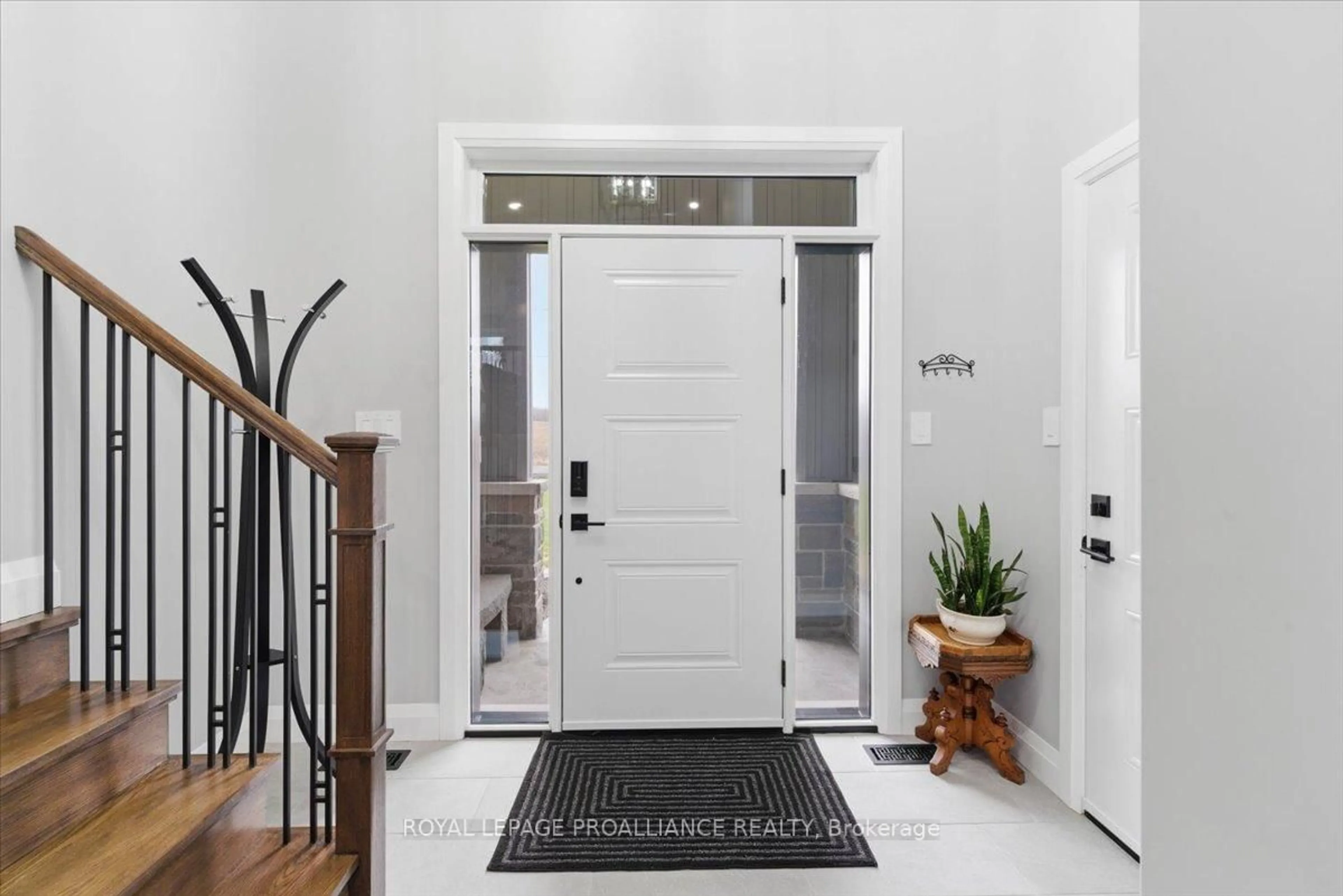 Indoor entryway for 564 Willett Rd, Belleville Ontario K0K 2Y0