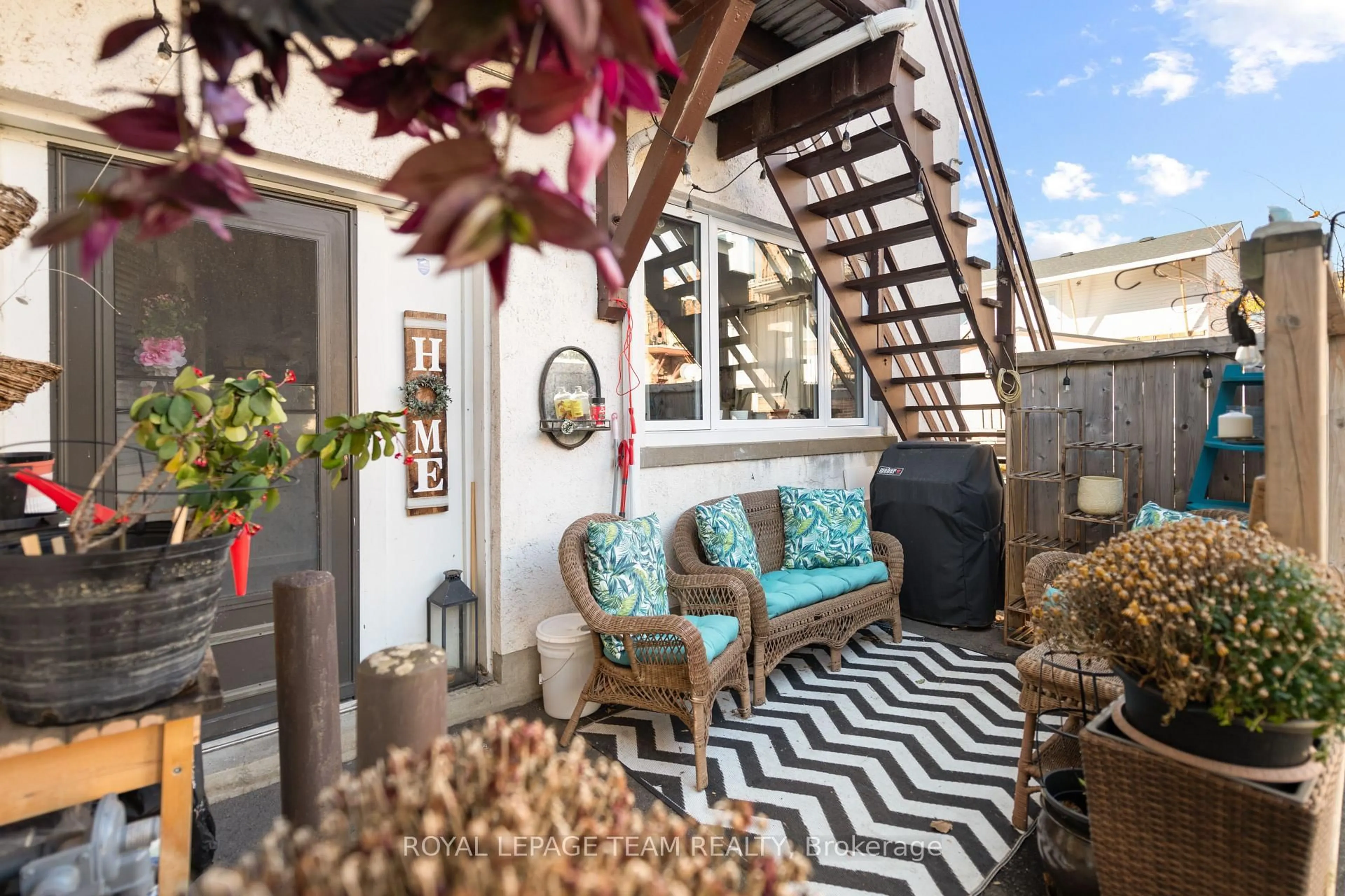 Patio, street for 213 Desrosiers St, Ottawa Ontario K1L 7T2