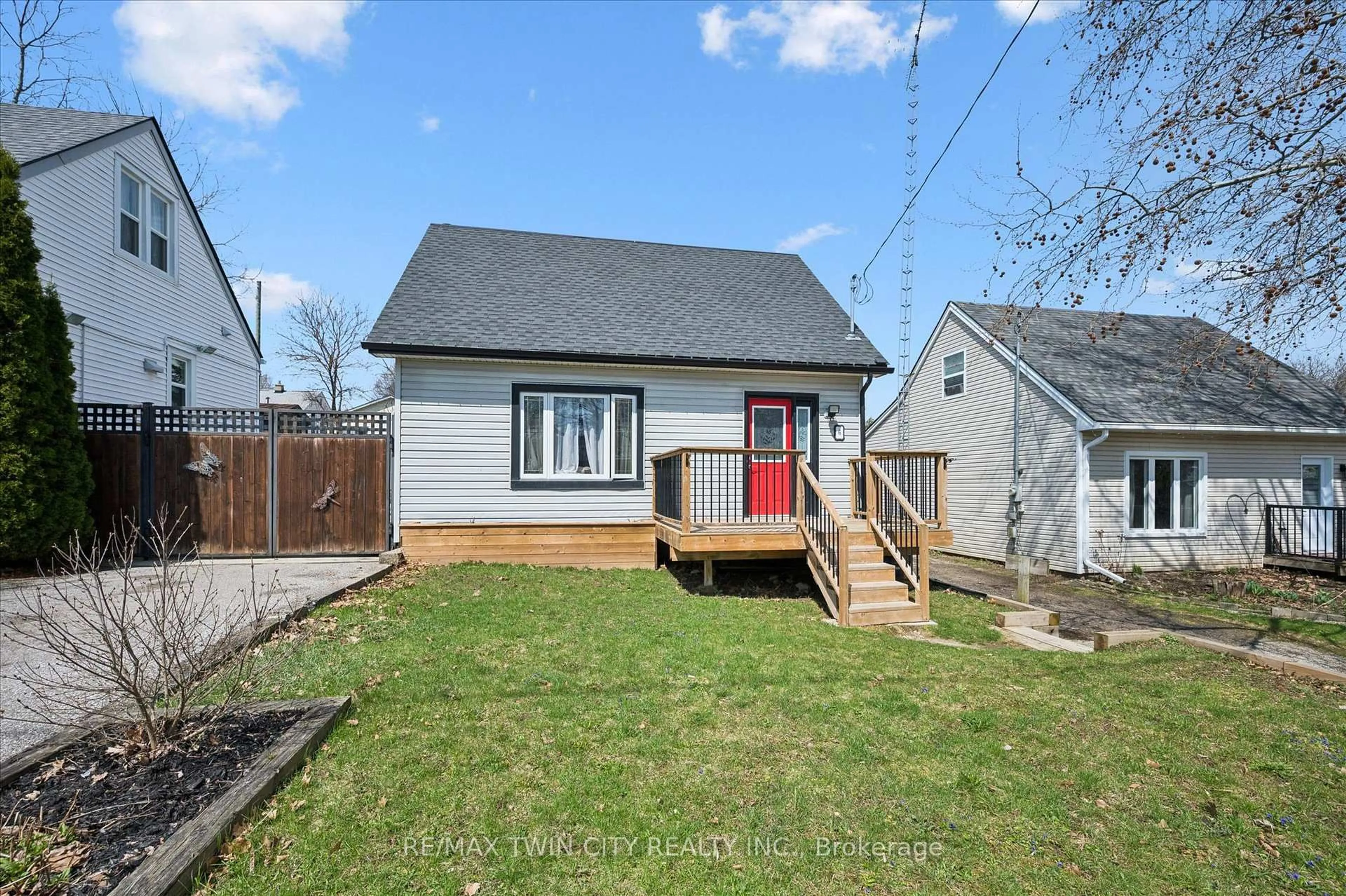 Unknown for 6 2 Ave, Cambridge Ontario N1S 2B8