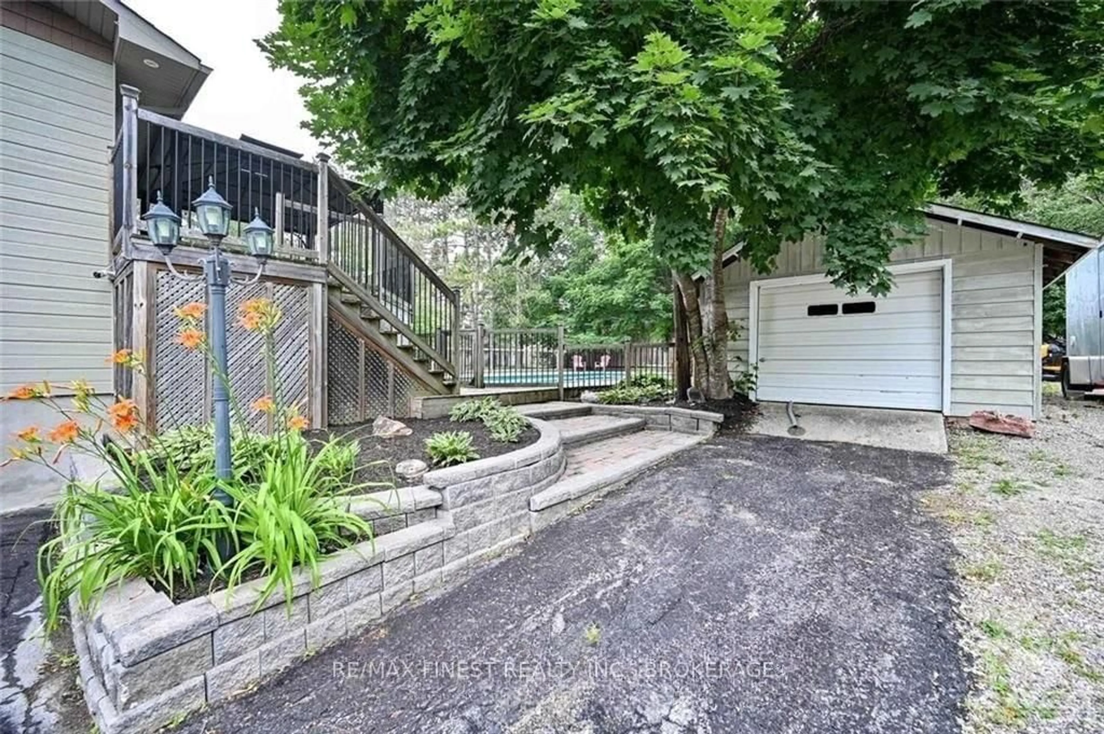 Patio, street for 2518 Rideau Ferry Rd, Perth Ontario K7H 3C7