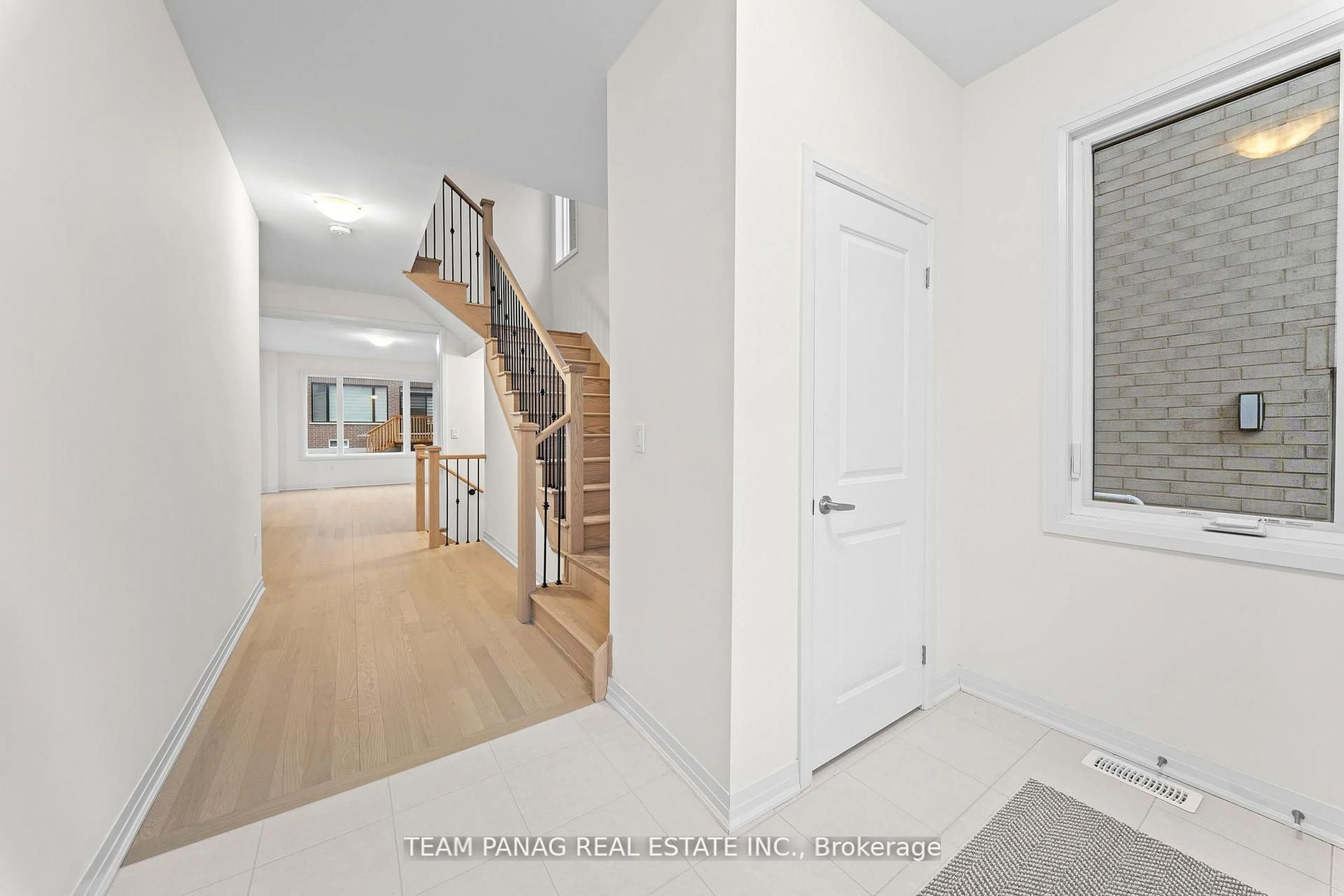 Indoor entryway for 24 Tyler Ave, Erin Ontario N0B 1T0