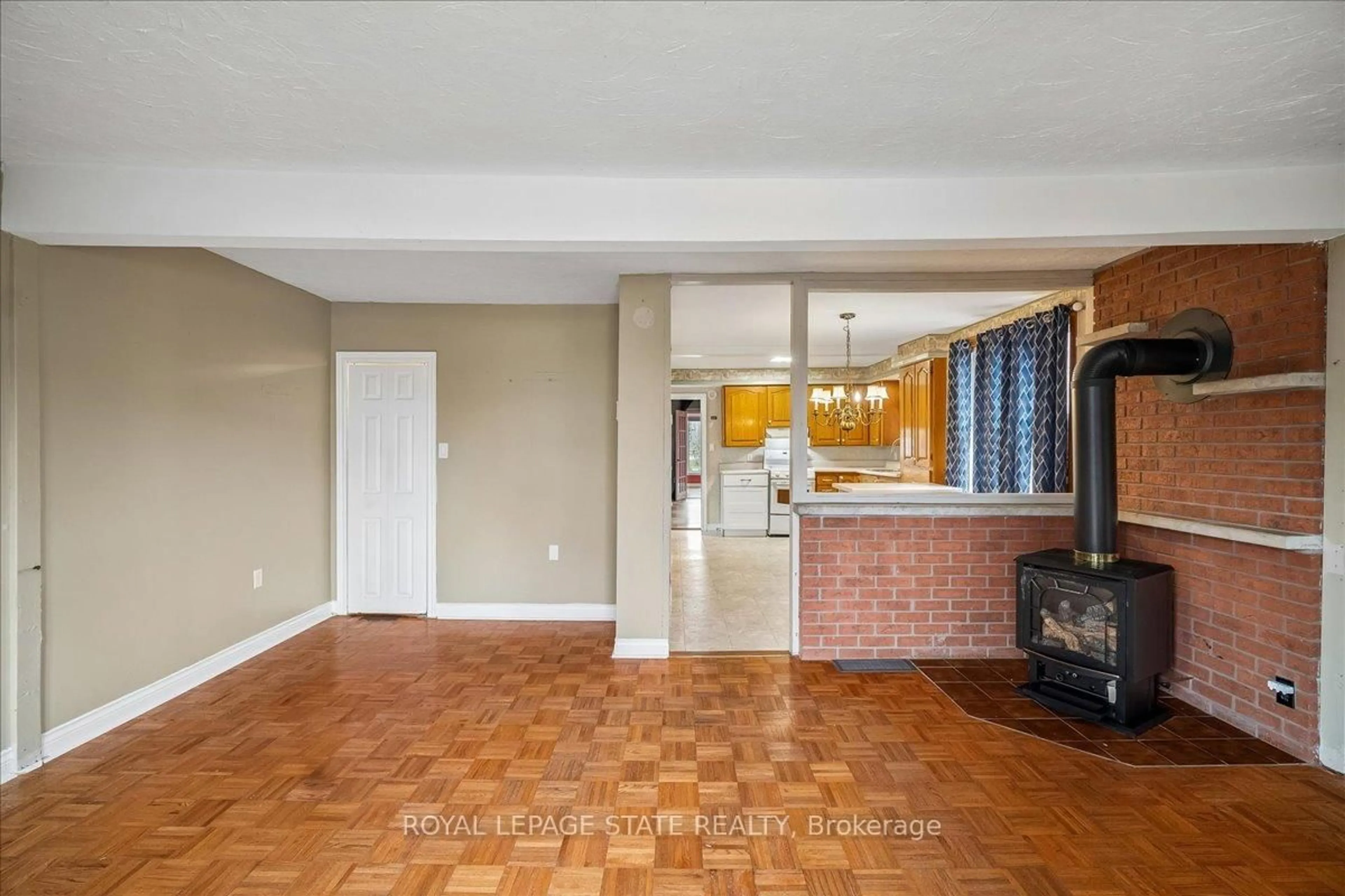 Unknown for 5 Herbert Crt, Hamilton Ontario L8E 5A7