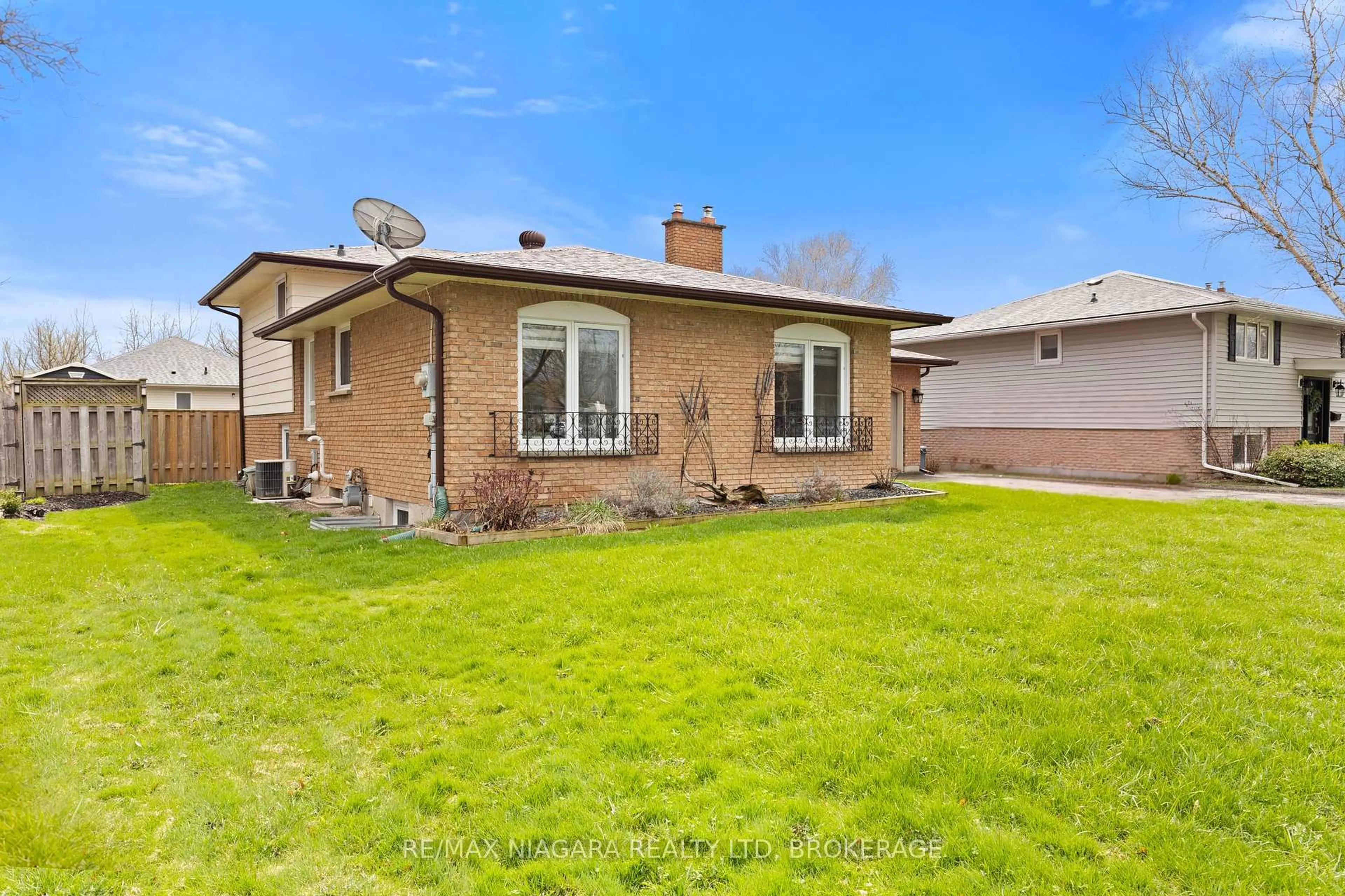 Home with brick exterior material, street for 89 Endicott Terr, Welland Ontario L3C 5S3