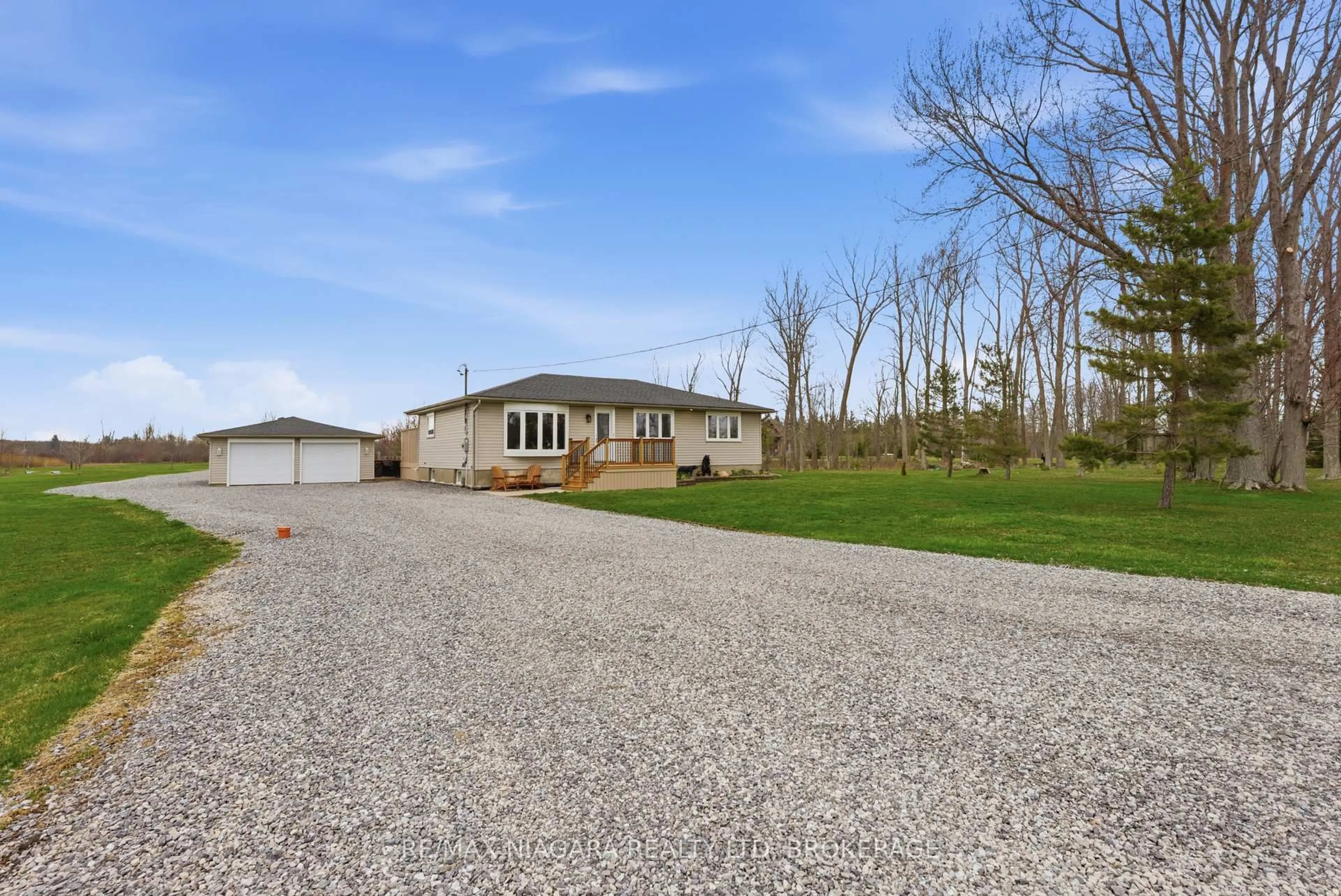 A pic from outside/outdoor area/front of a property/back of a property/a pic from drone, street for 566 HOLLOWAY BAY Rd, Port Colborne Ontario L0S 1R0