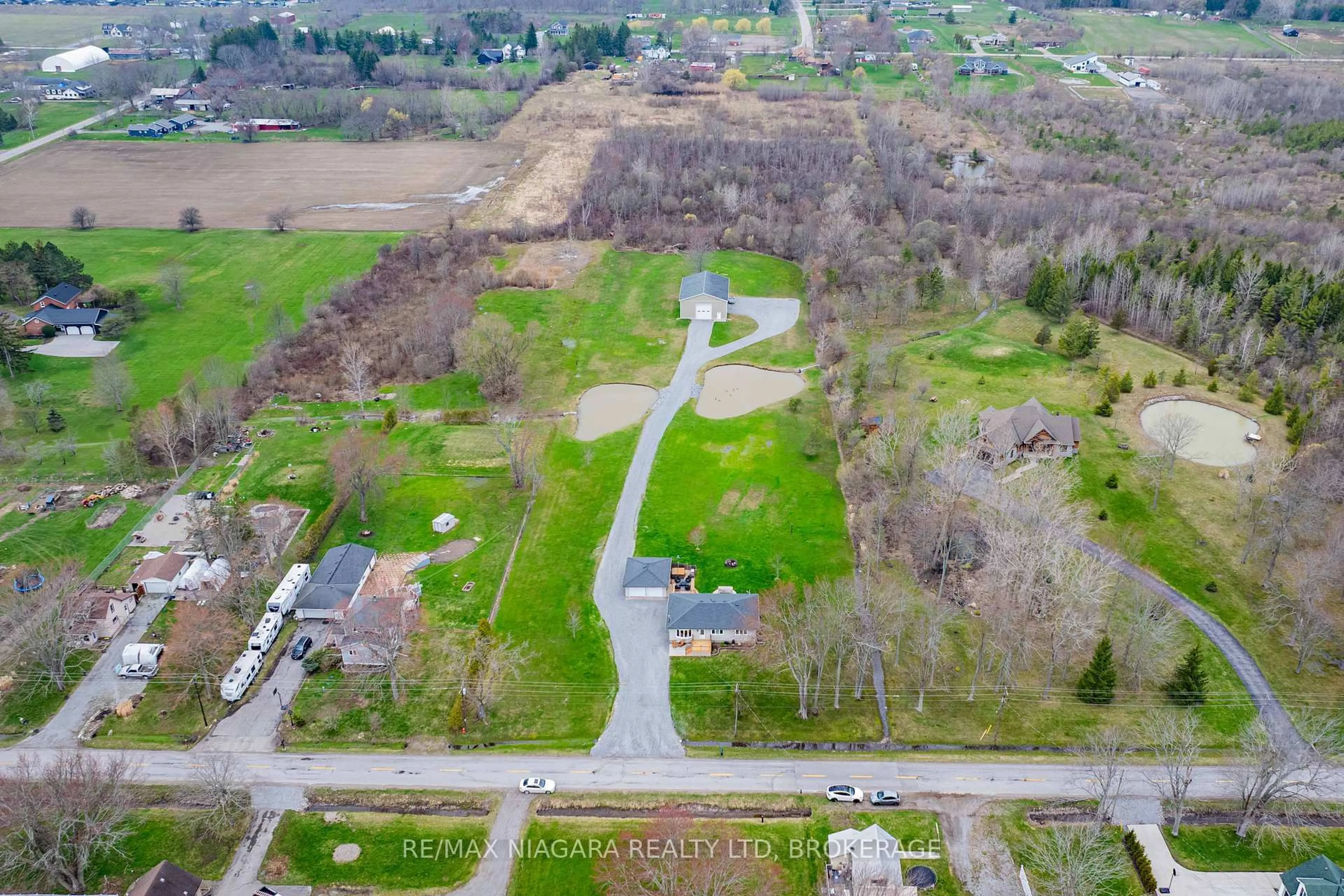 A pic from outside/outdoor area/front of a property/back of a property/a pic from drone, street for 566 HOLLOWAY BAY Rd, Port Colborne Ontario L0S 1R0