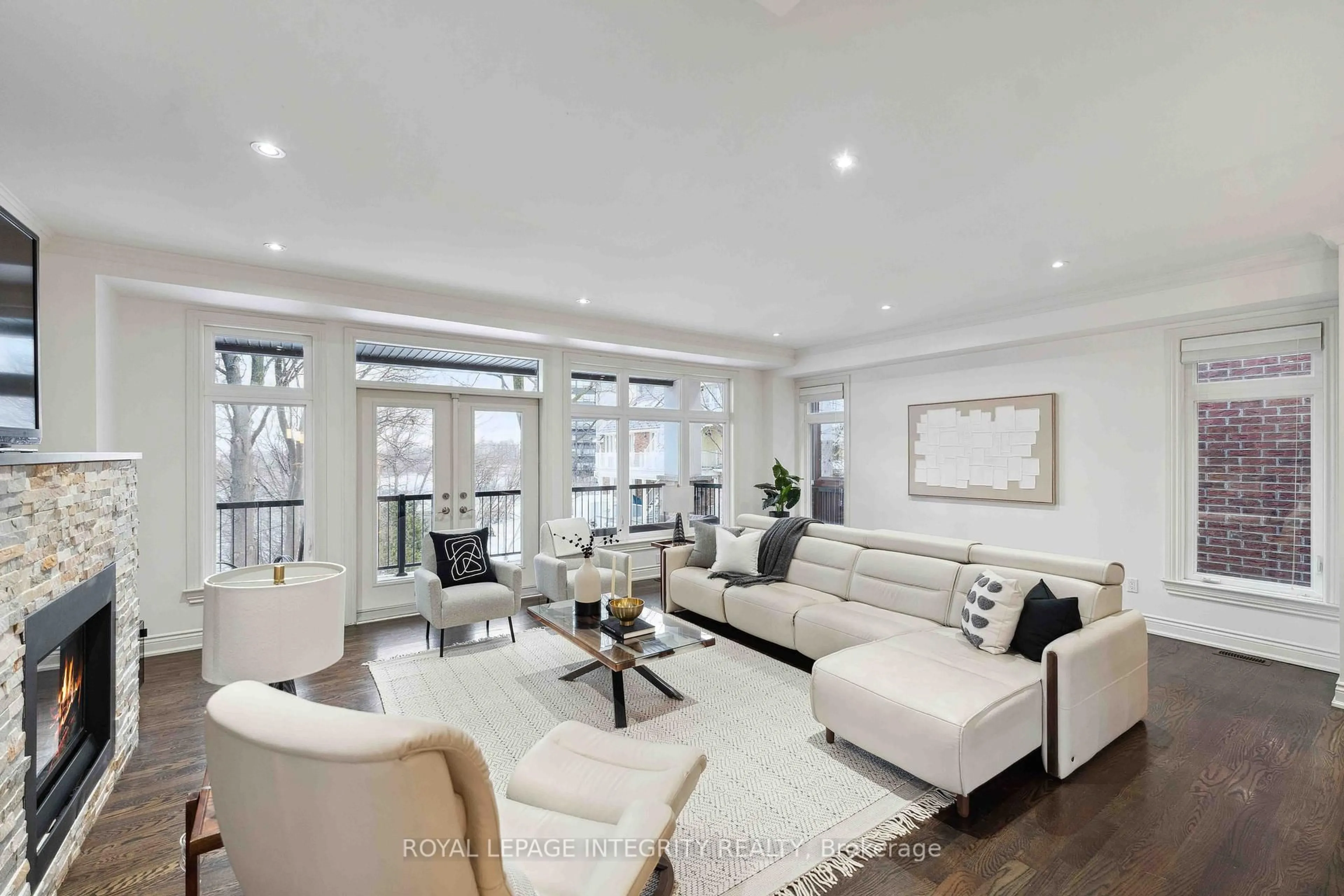 Living room with furniture, unknown for 612 Besserer St, Ottawa Ontario K1N 6C9