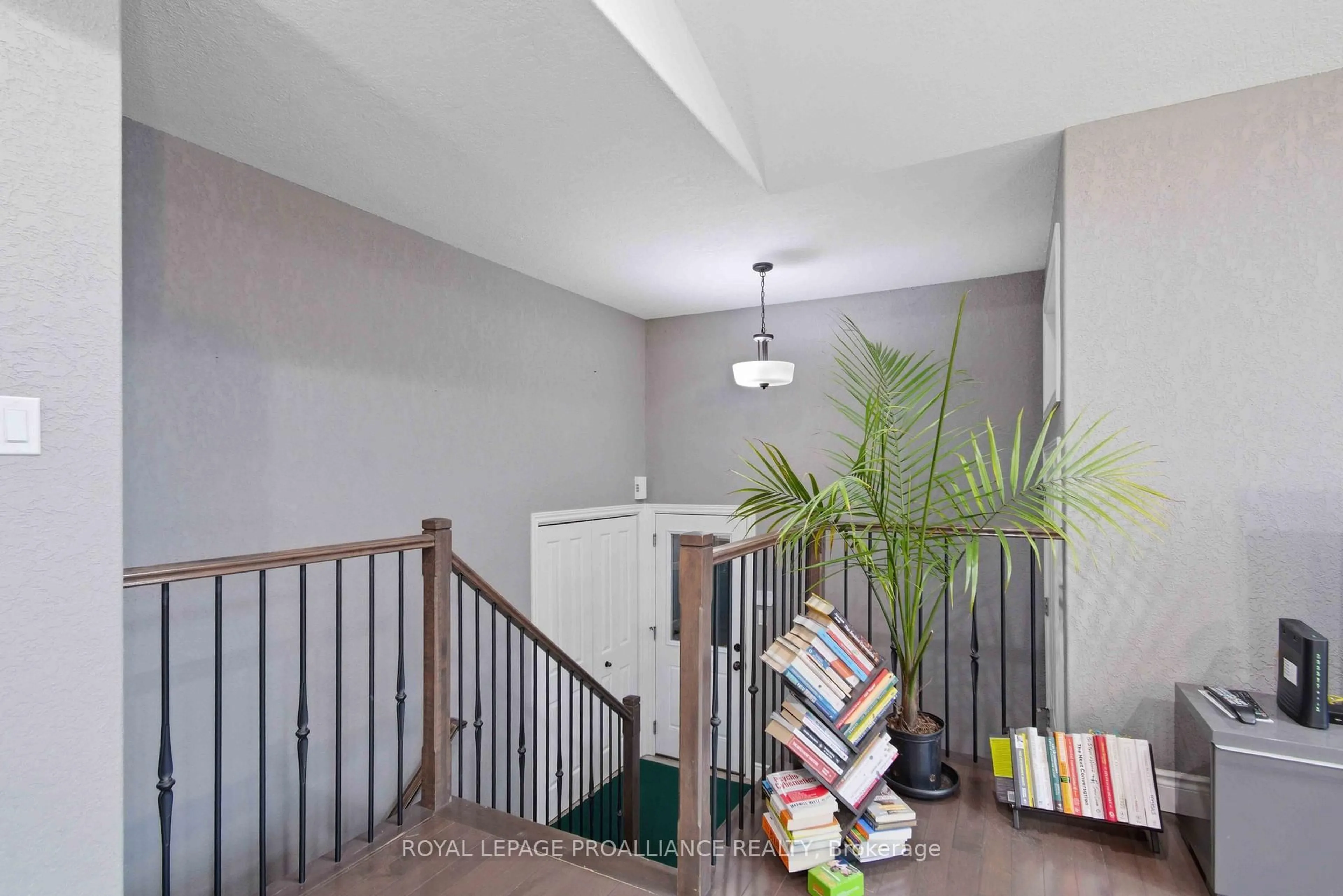 Indoor foyer for 2 Freedom Cres, Quinte West Ontario K8V 0C1