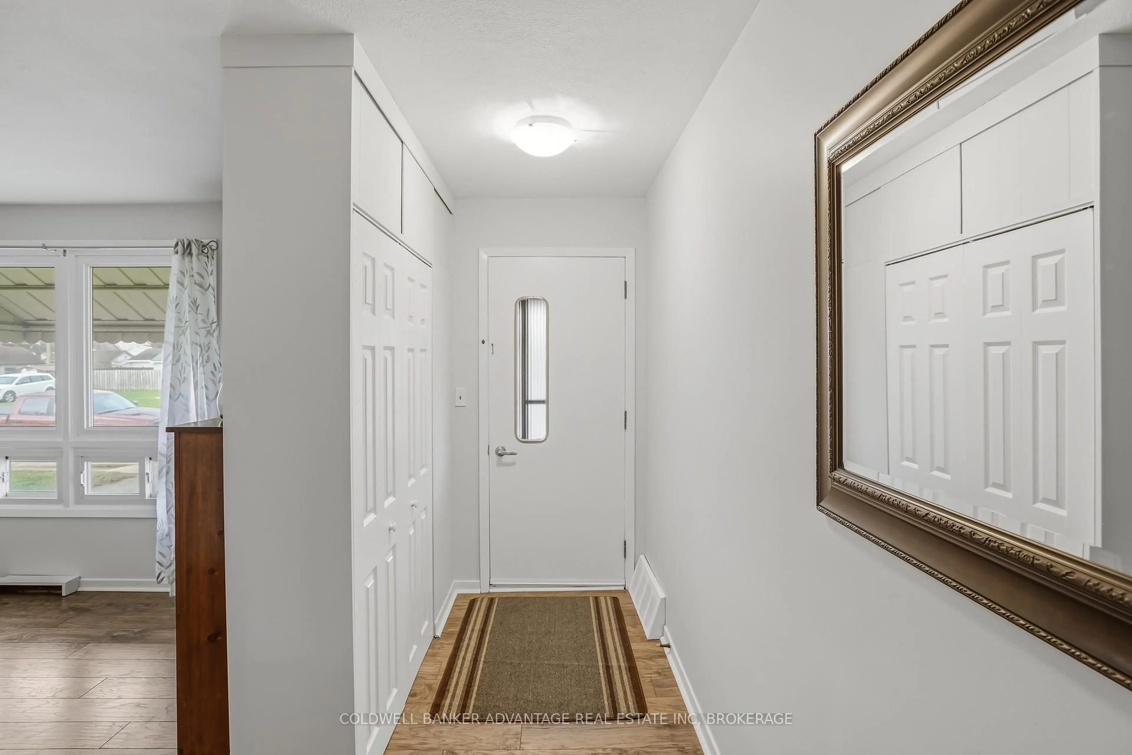 Indoor entryway for 166 Crowland Ave, Welland Ontario L3B 1X3