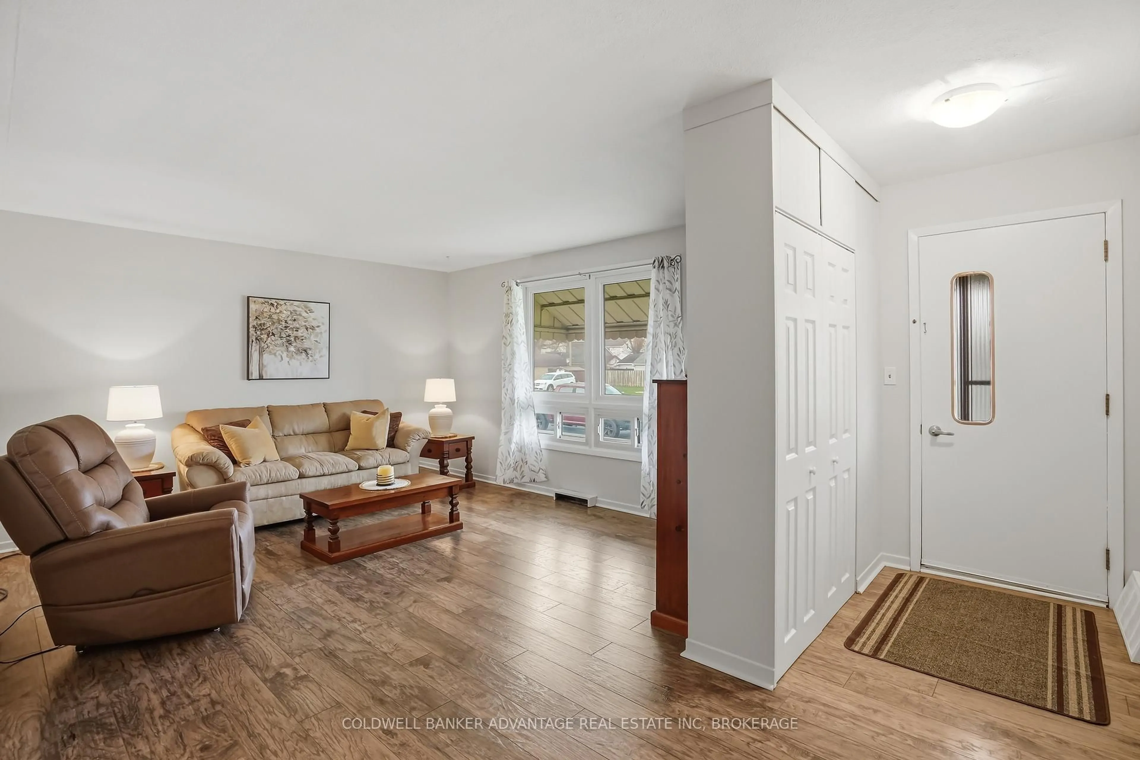 Living room with furniture, unknown for 166 Crowland Ave, Welland Ontario L3B 1X3