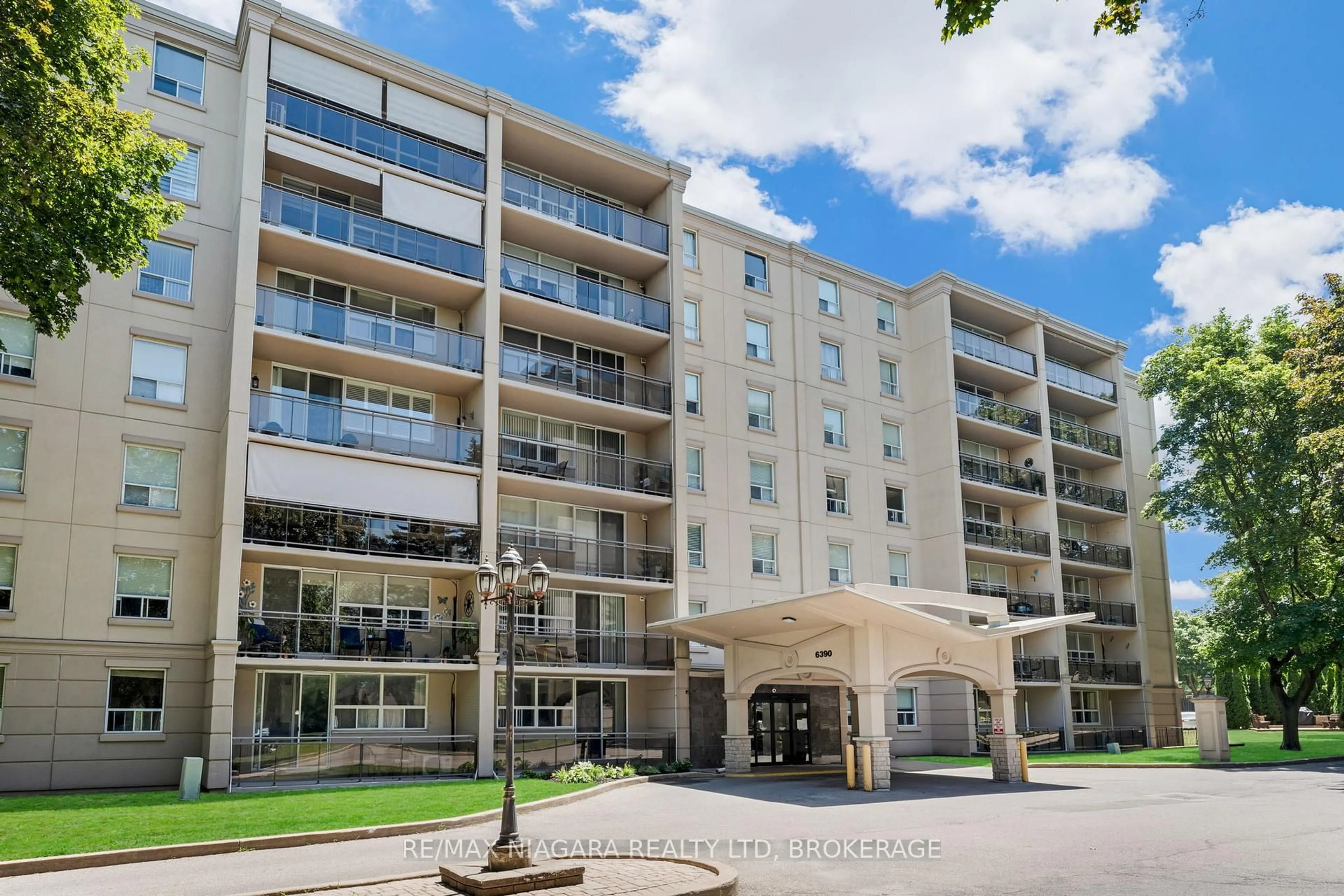 Patio, building for 6390 Huggins St #601, Niagara Falls Ontario L2J 1H1