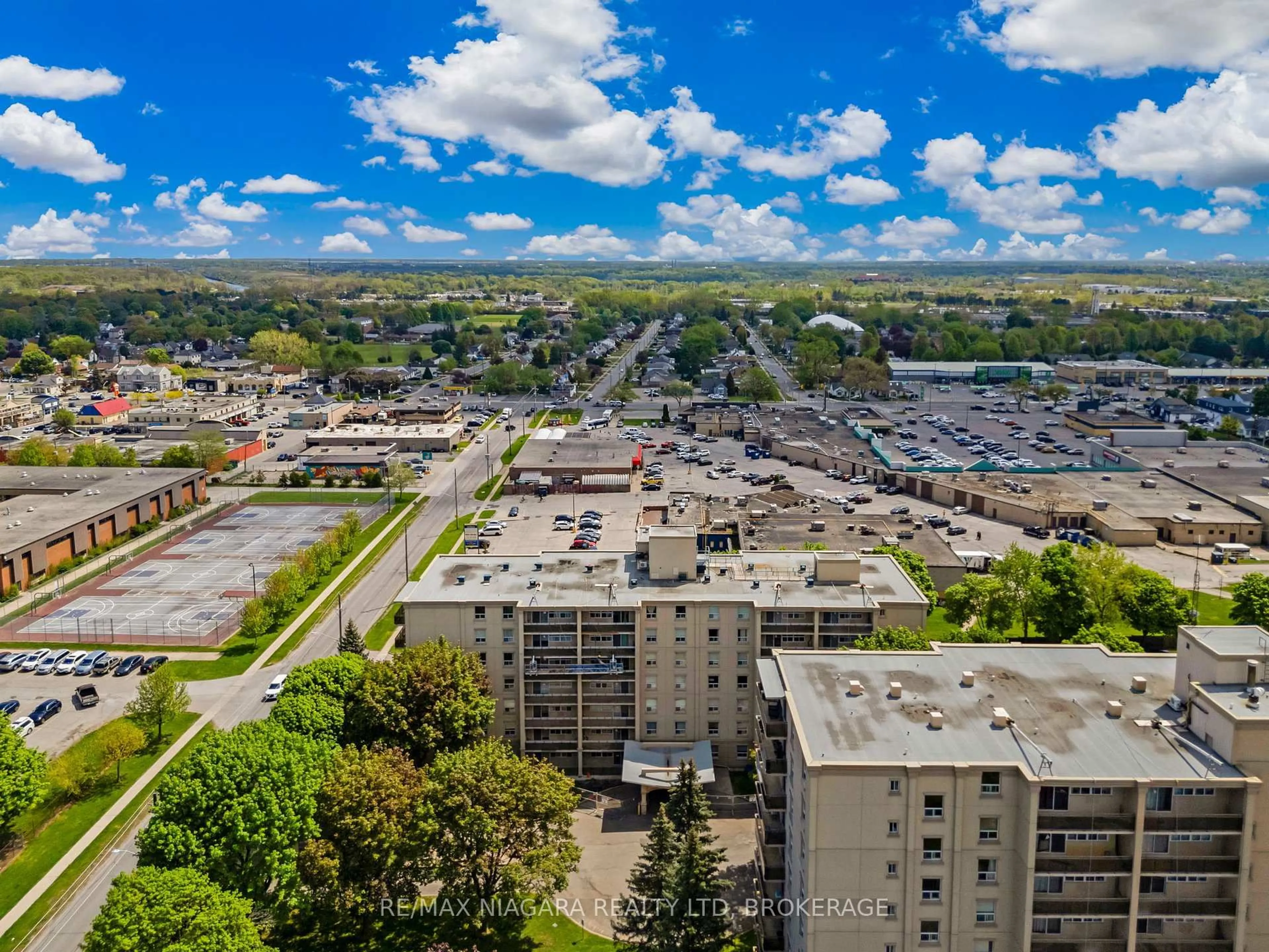 A pic from outside/outdoor area/front of a property/back of a property/a pic from drone, city buildings view from balcony for 6390 Huggins St #601, Niagara Falls Ontario L2J 1H1