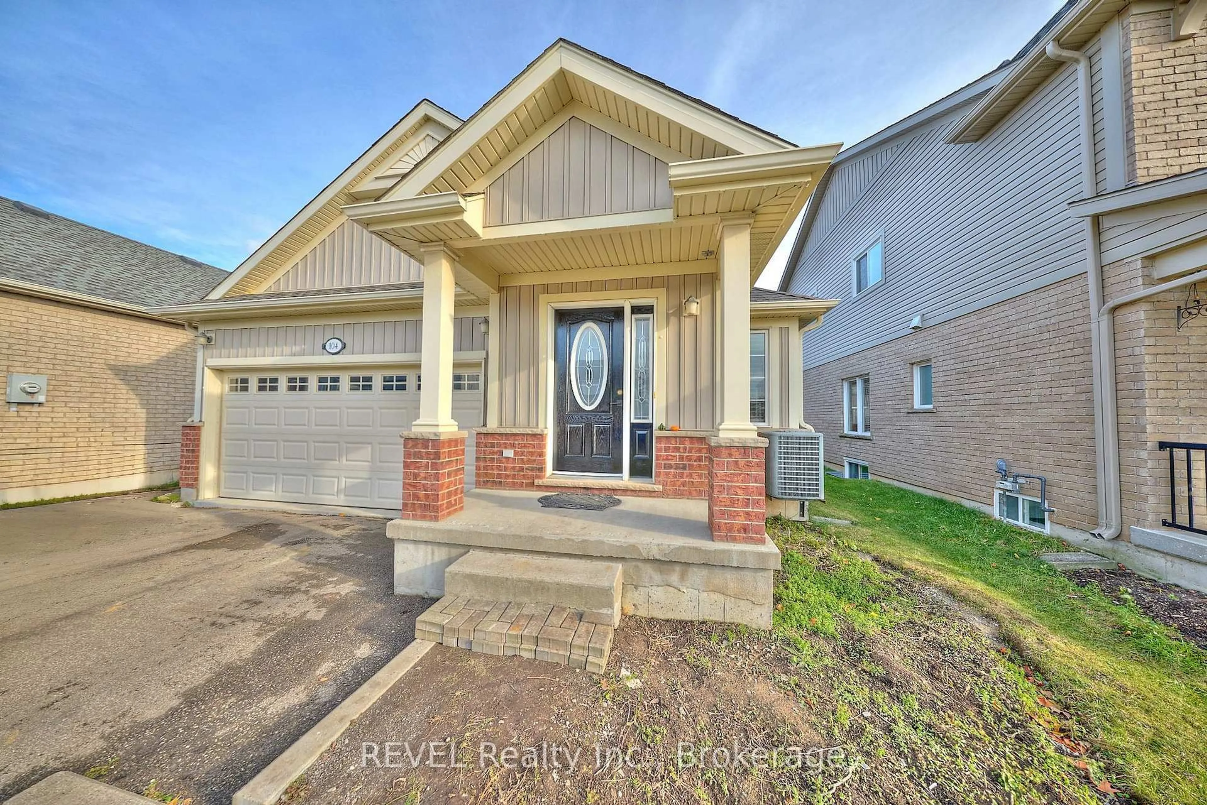 Home with brick exterior material, street for 104 Tuliptree Rd, Thorold Ontario L2V 0A5