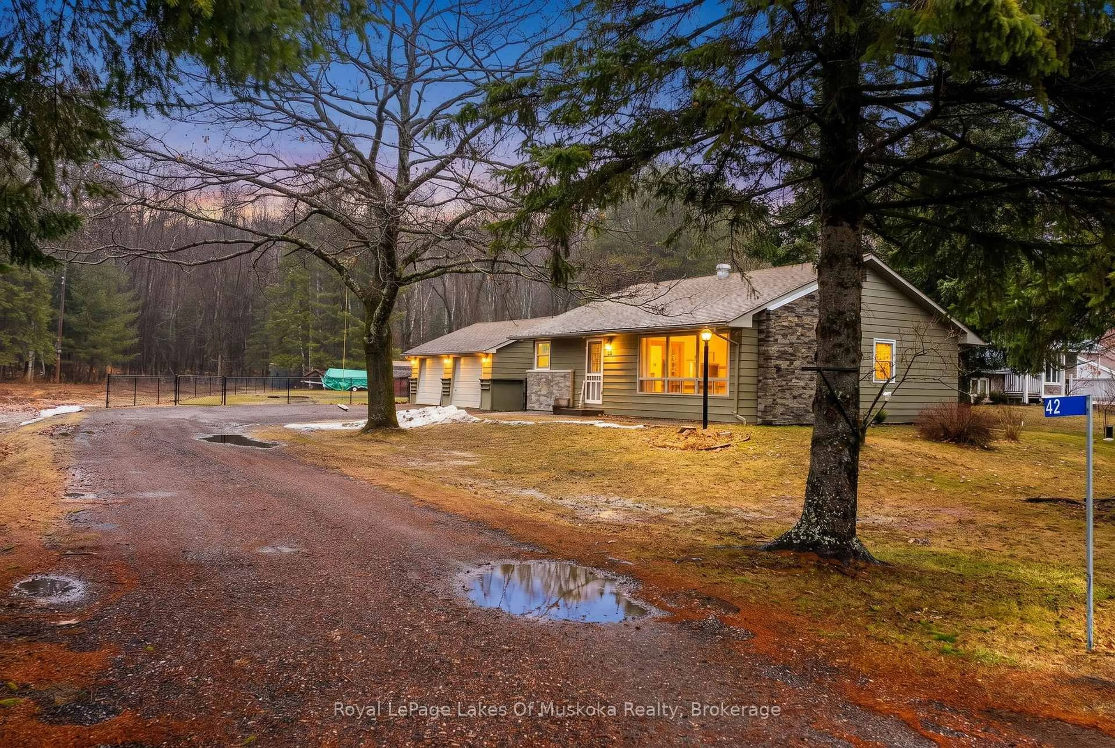 A pic from outside/outdoor area/front of a property/back of a property/a pic from drone, unknown for 42 Riverside Dr, Huntsville Ontario P1H 1R6