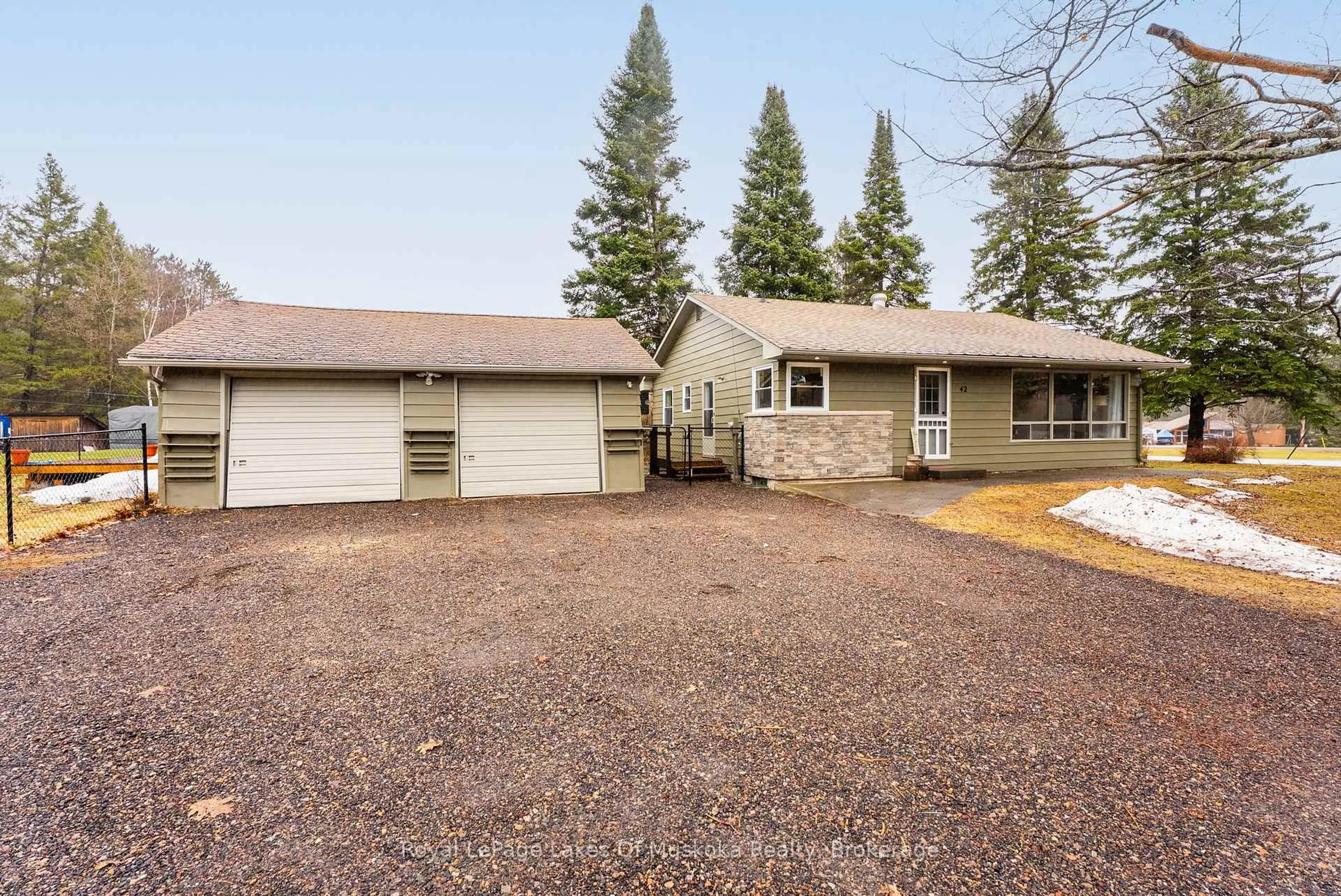 Home with vinyl exterior material, street for 42 Riverside Dr, Huntsville Ontario P1H 1R6