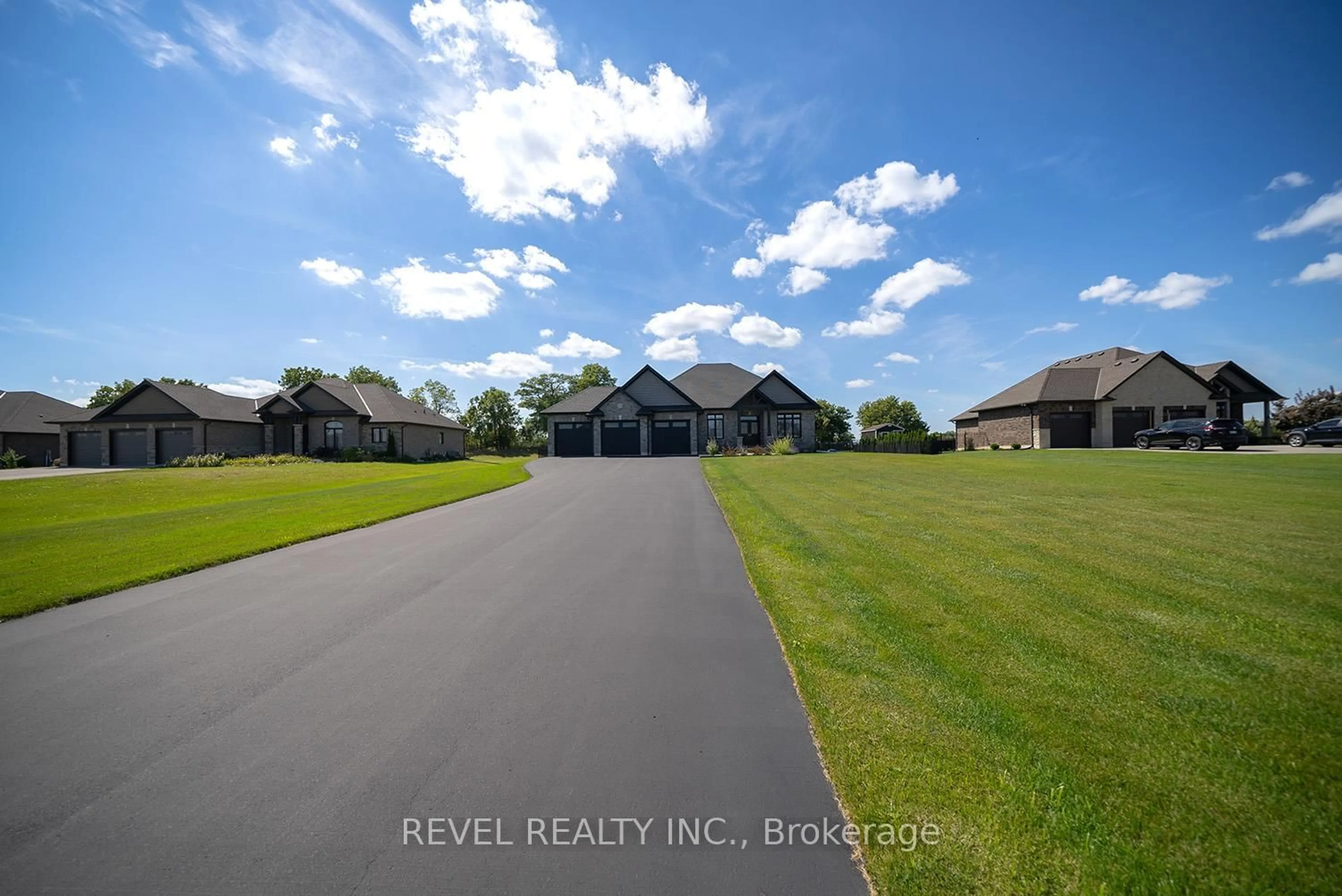 A pic from outside/outdoor area/front of a property/back of a property/a pic from drone, water/lake/river/ocean view for 21 Tedley Blvd, Brantford Ontario N3T 0E3